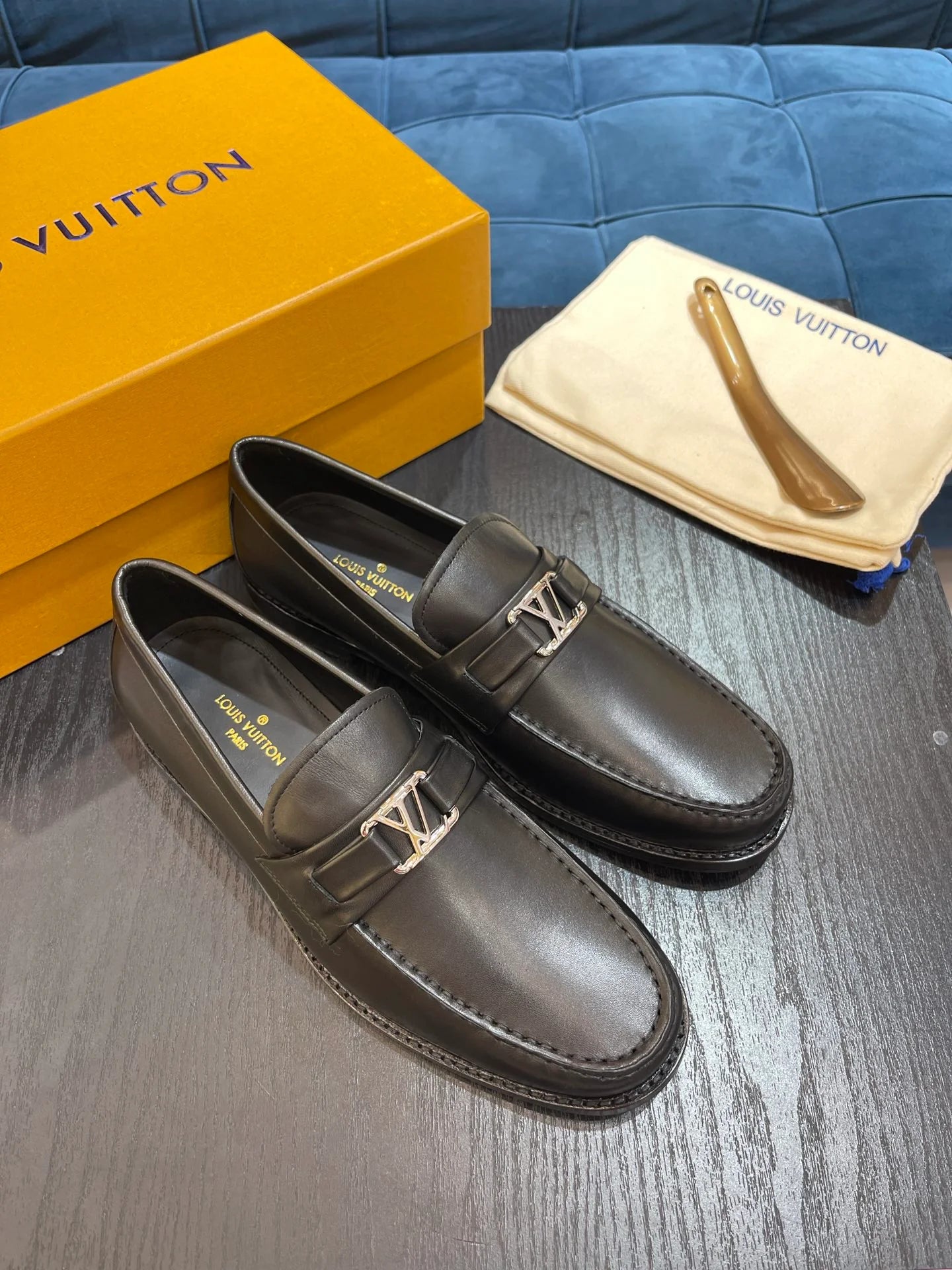 LV LOAFER