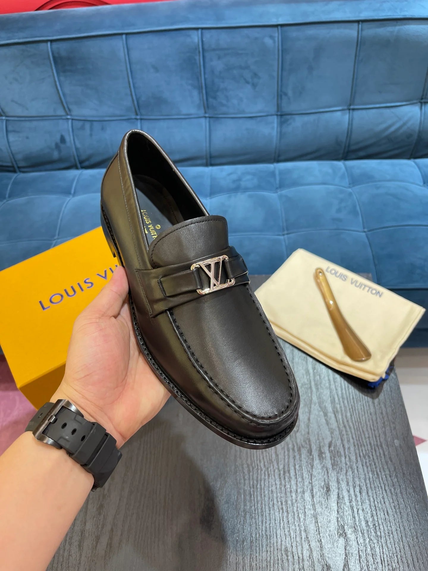 LV LOAFER