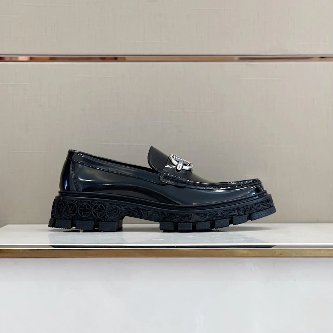 LV LOAFER