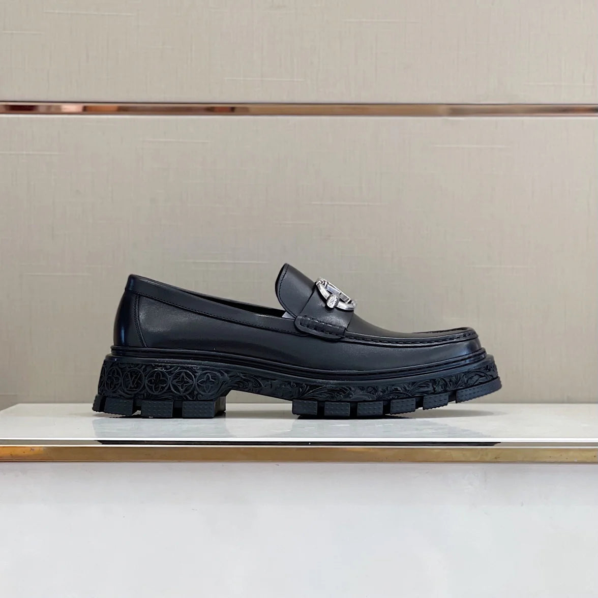 LV LOAFER