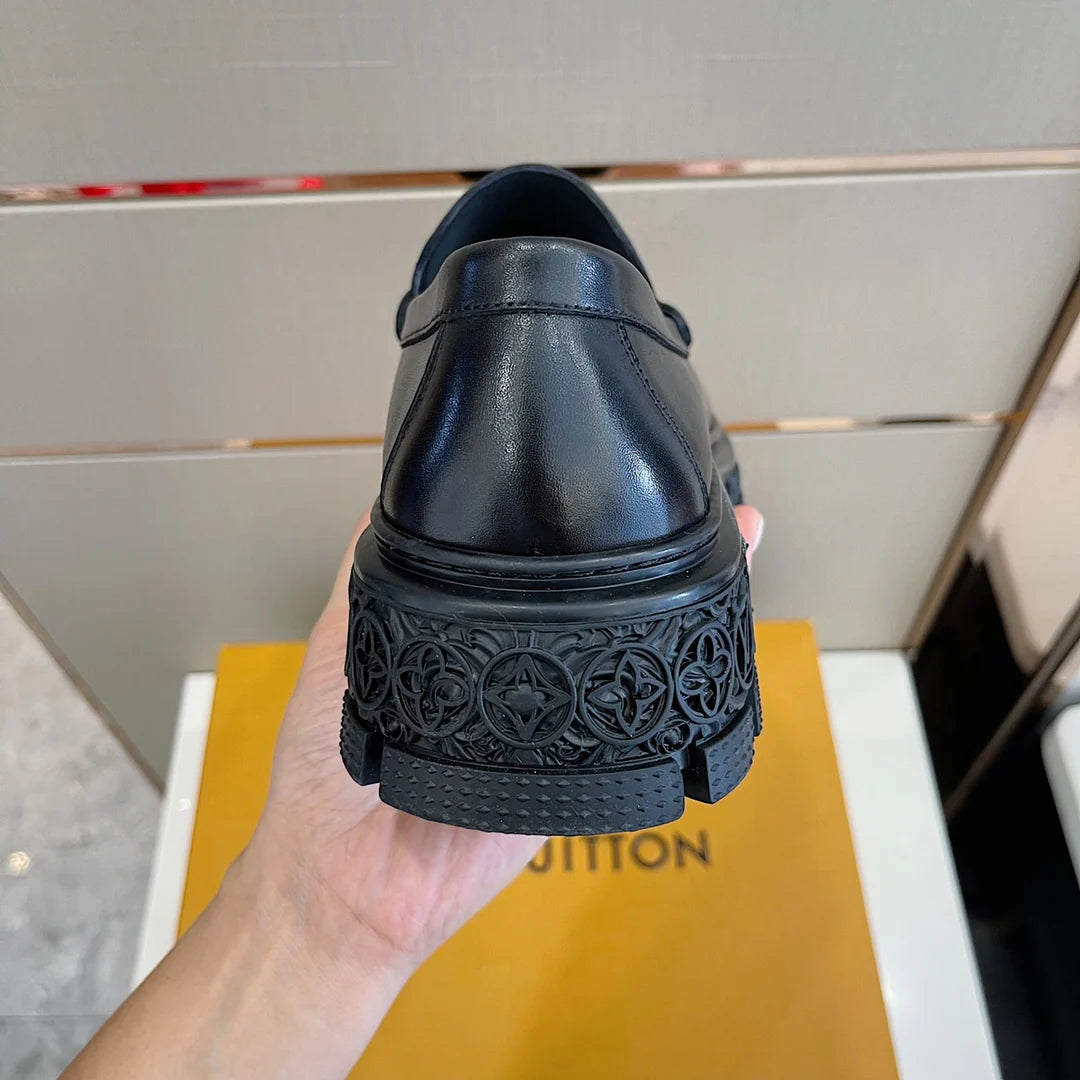 LV LOAFER