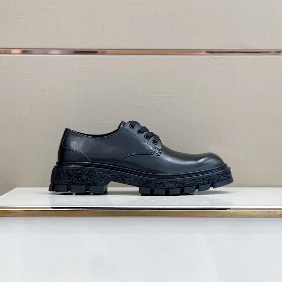 LV LOAFER