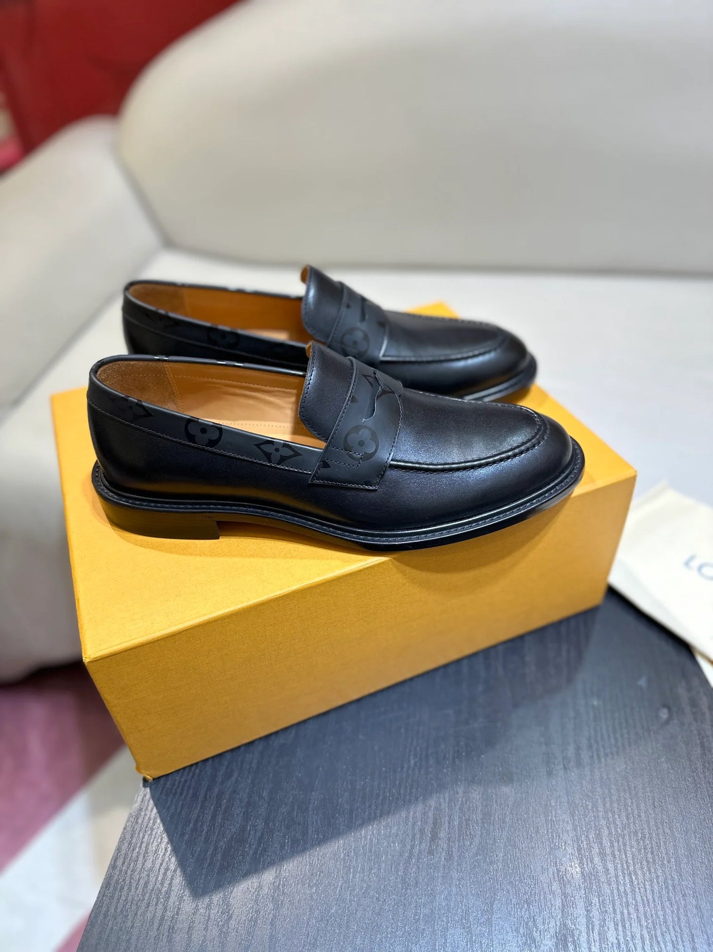 LV LOAFER