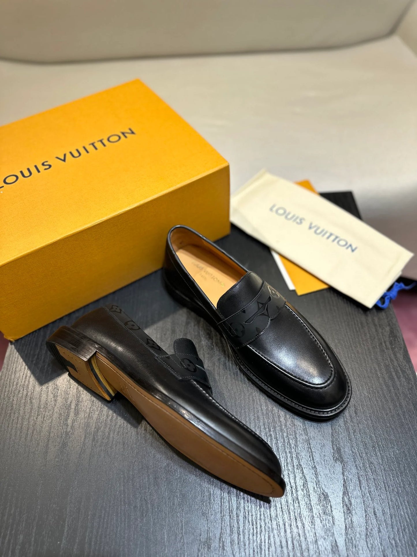 LV LOAFER