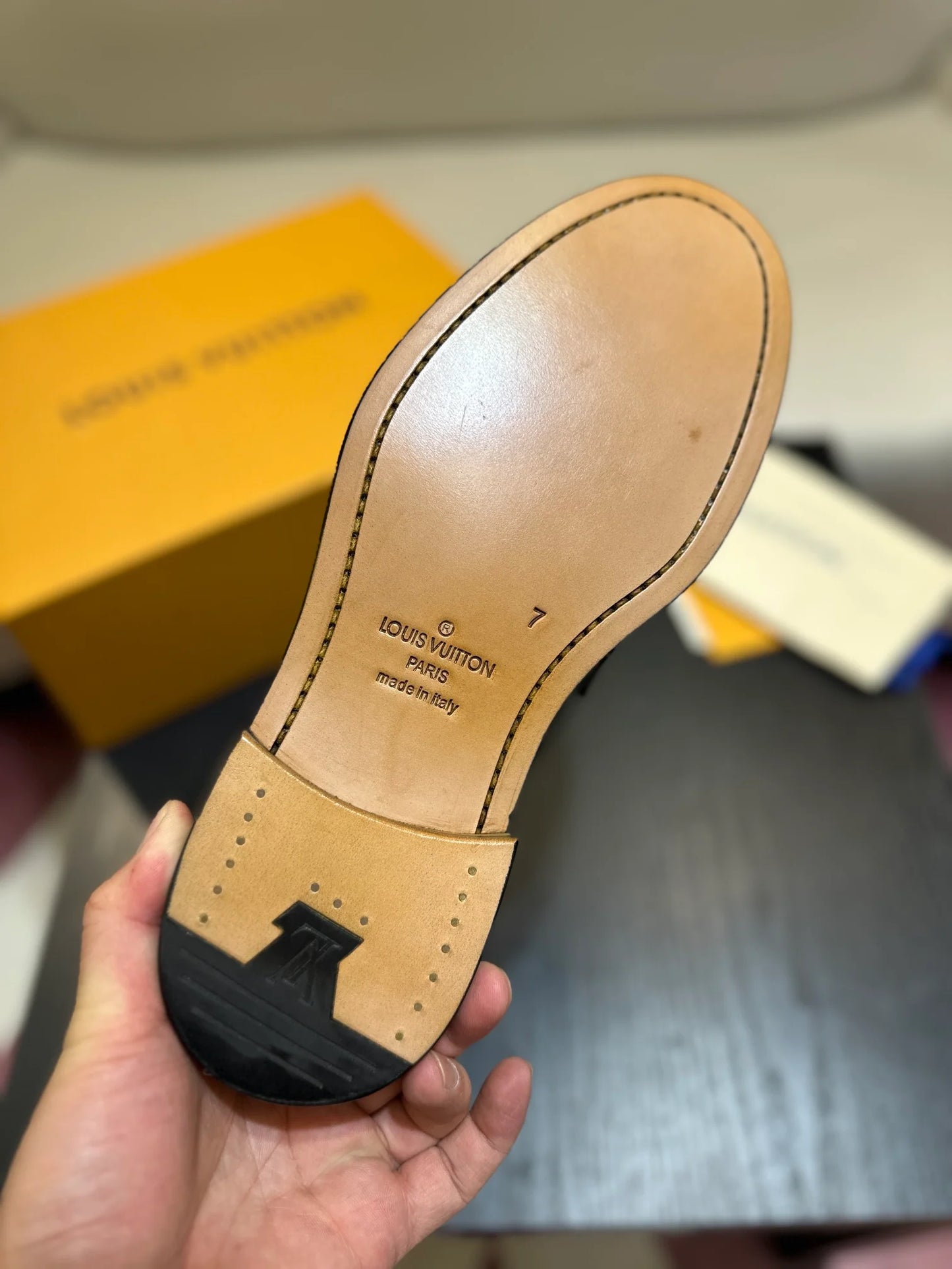 LV LOAFER
