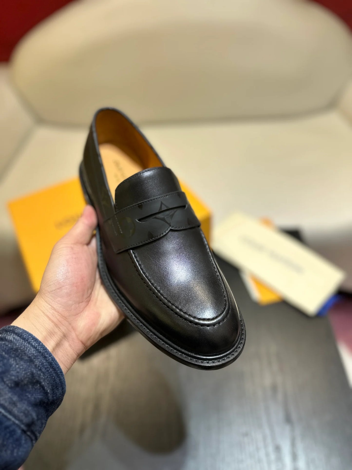 LV LOAFER