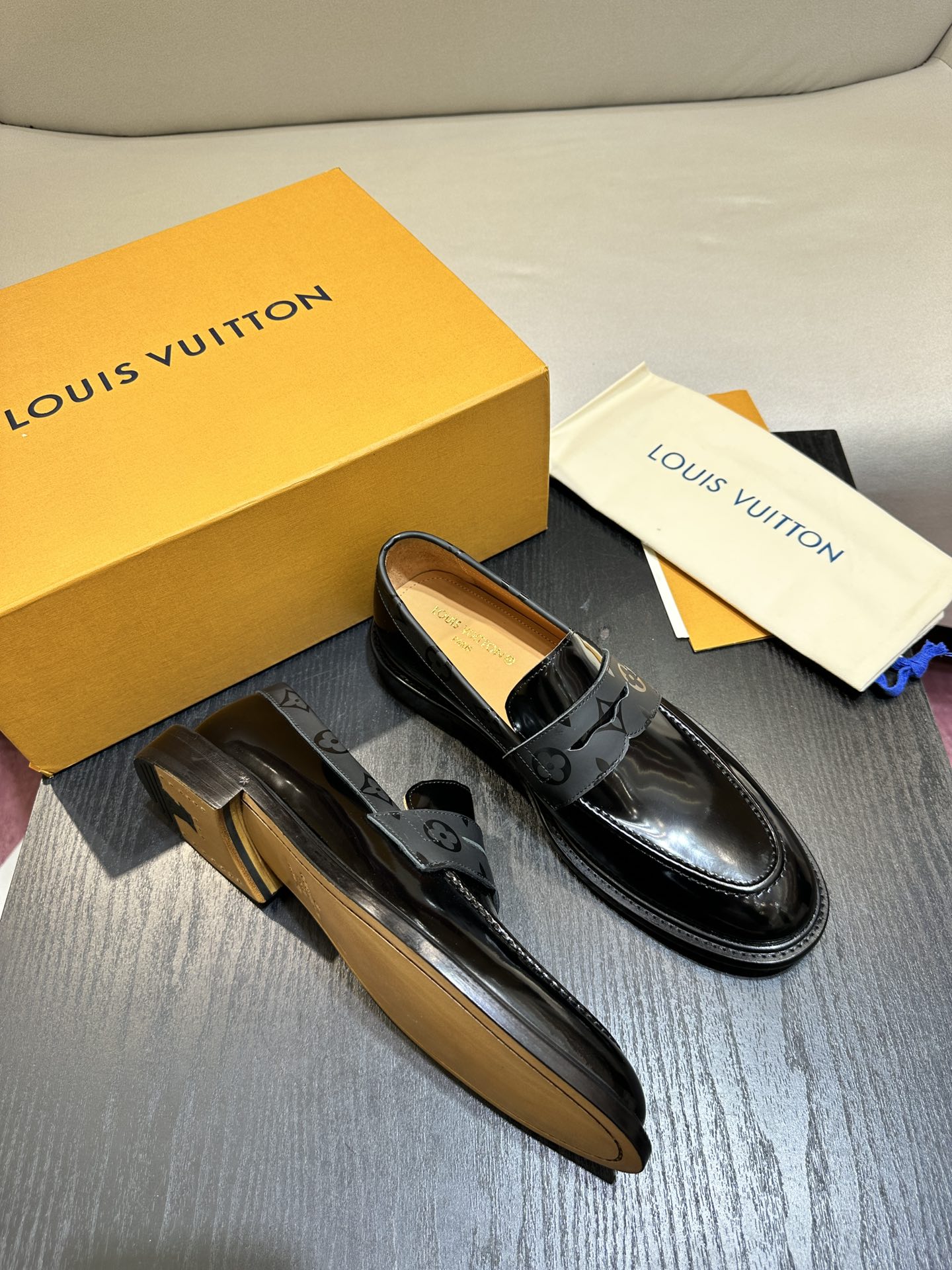 LV LOAFER