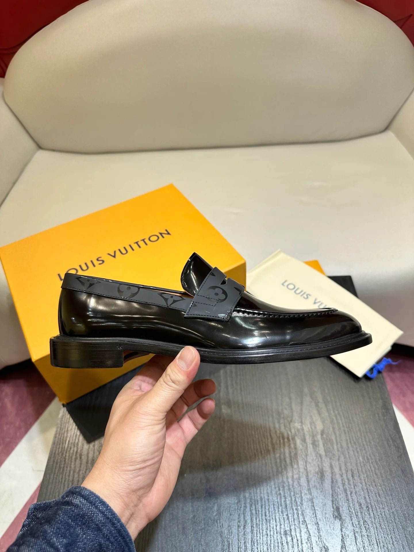 LV LOAFER