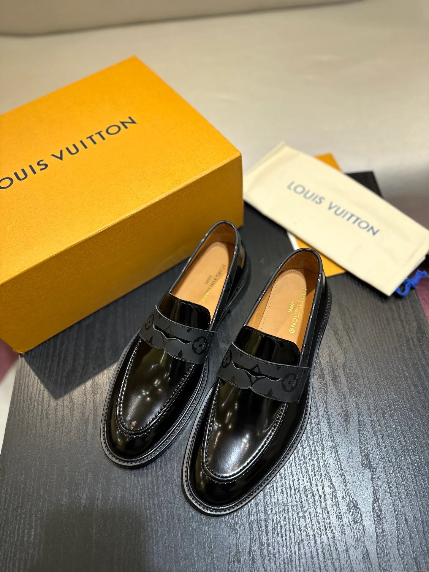 LV LOAFER