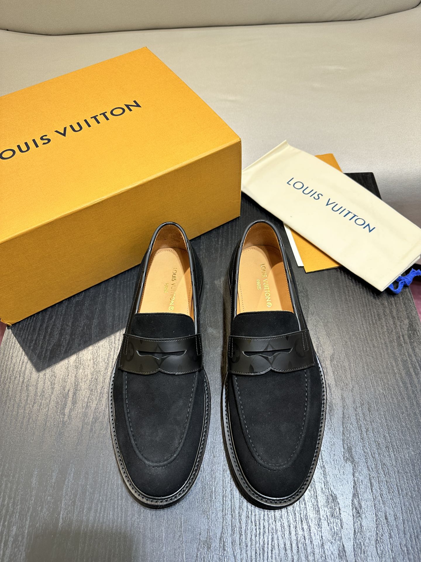 LV LOAFER