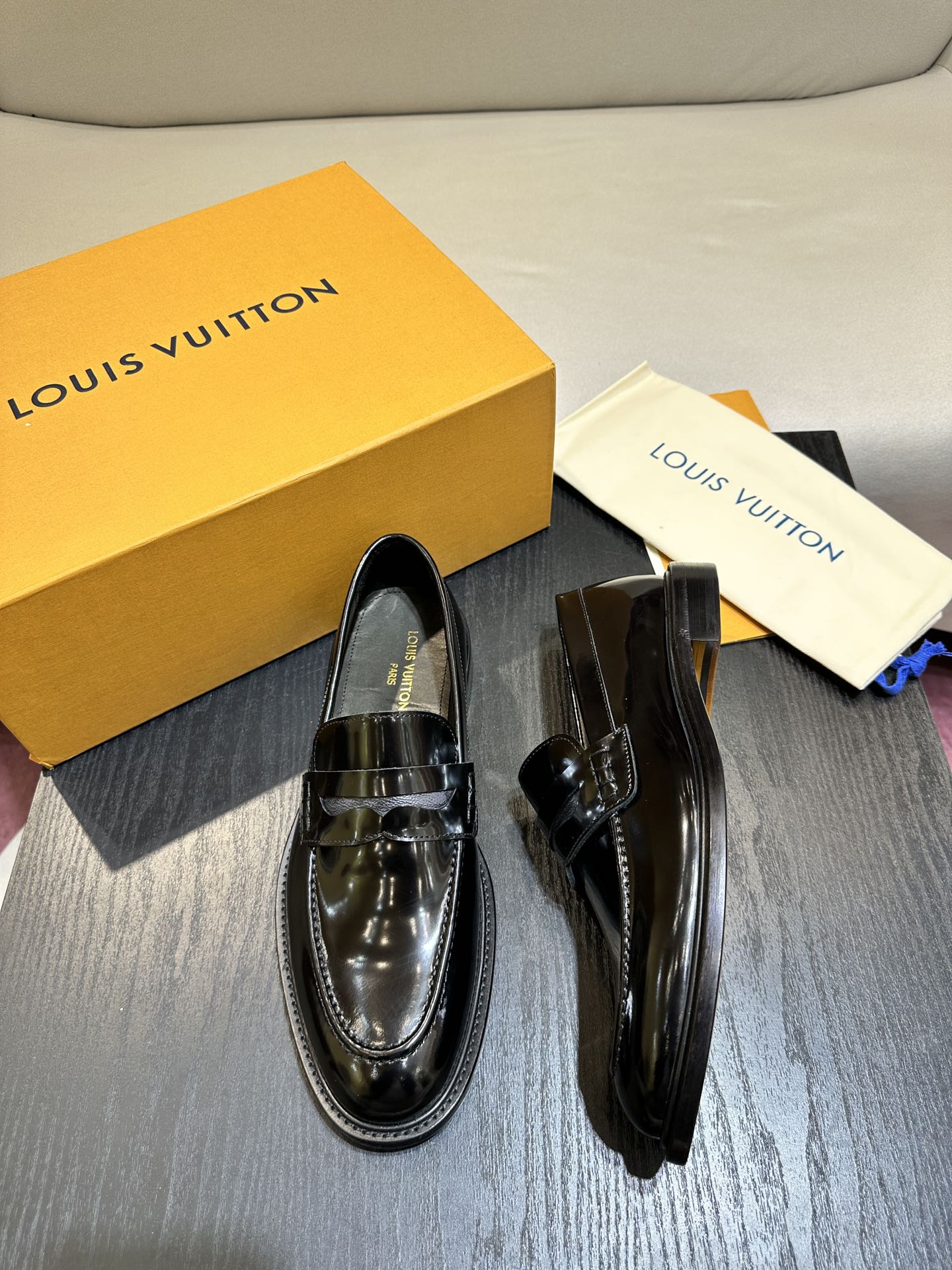 LV LOAFER