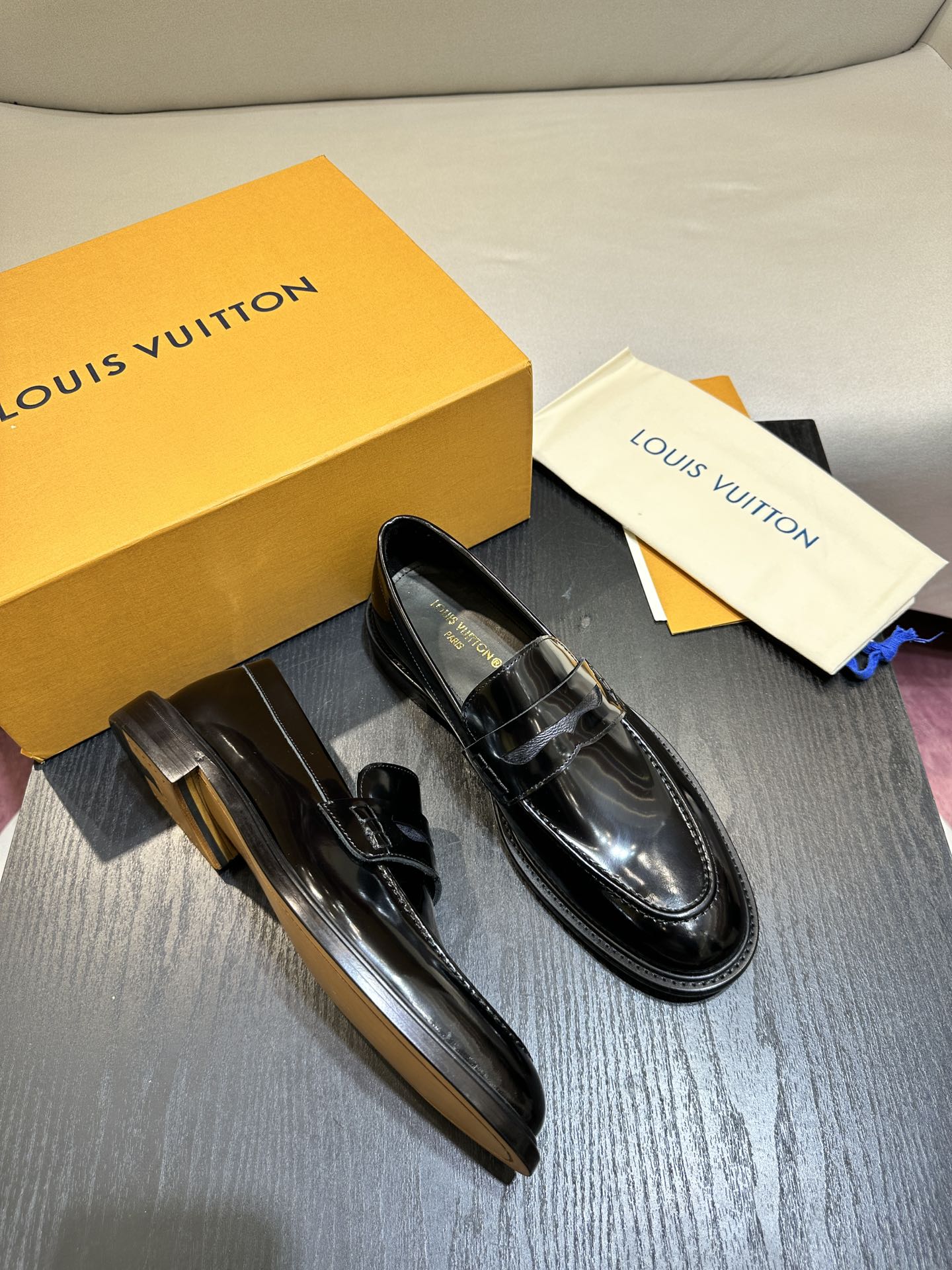 LV LOAFER
