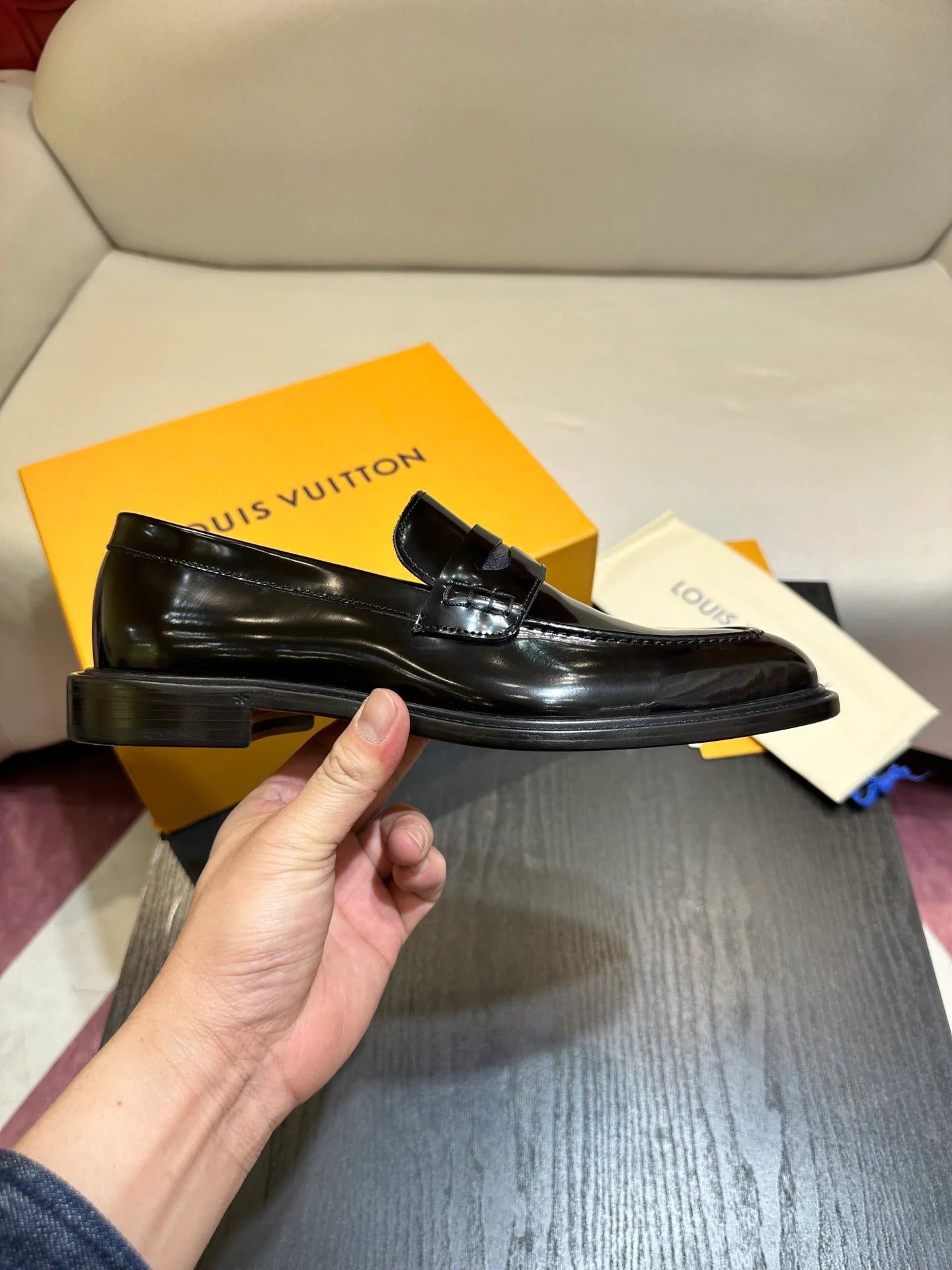 LV LOAFER