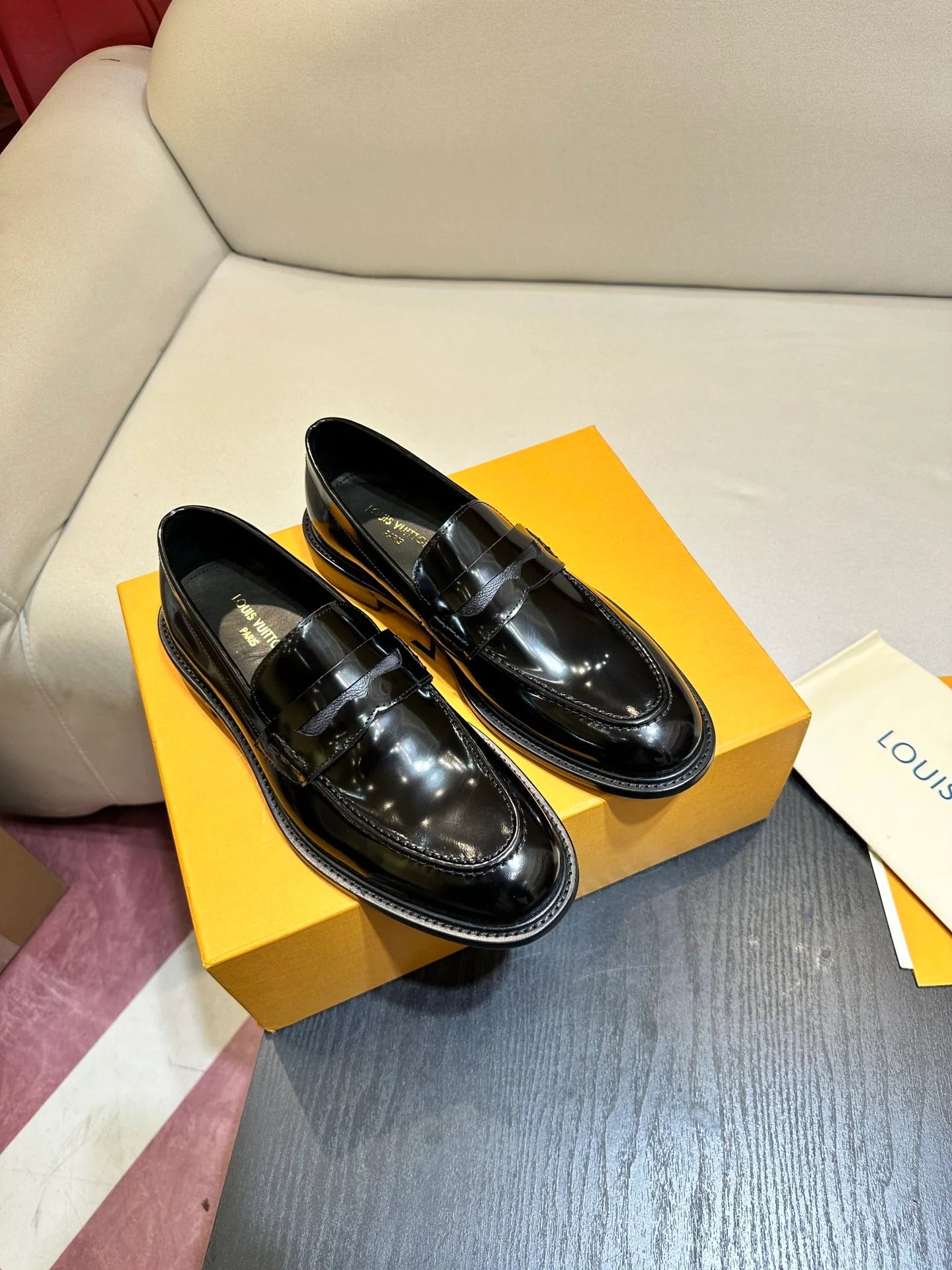 LV LOAFER