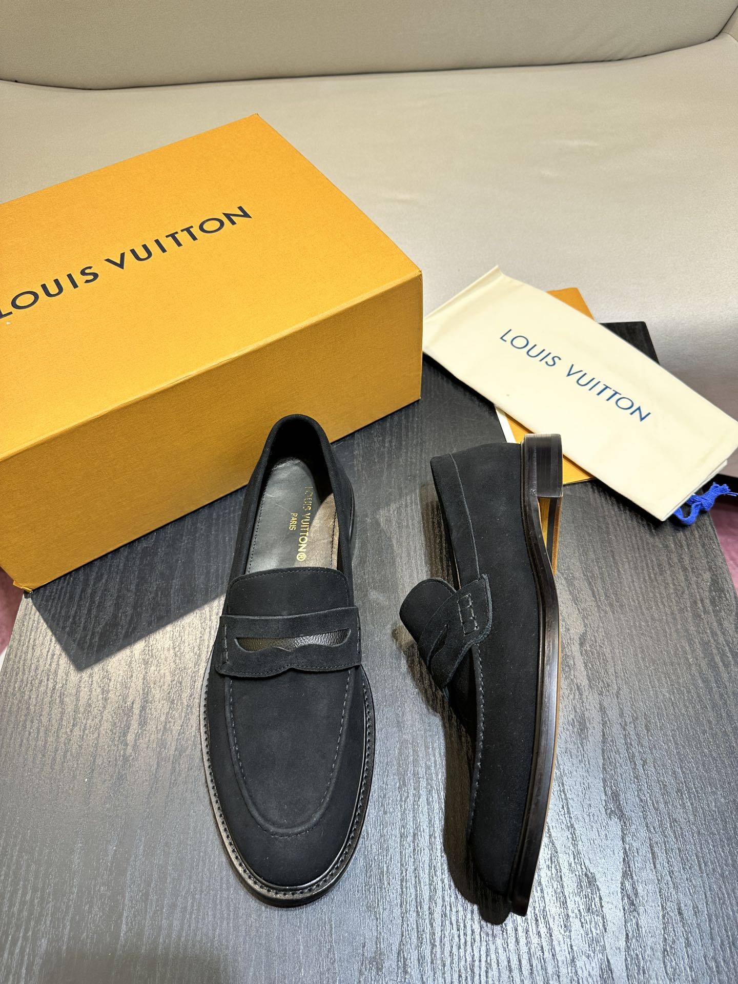 LV LOAFER