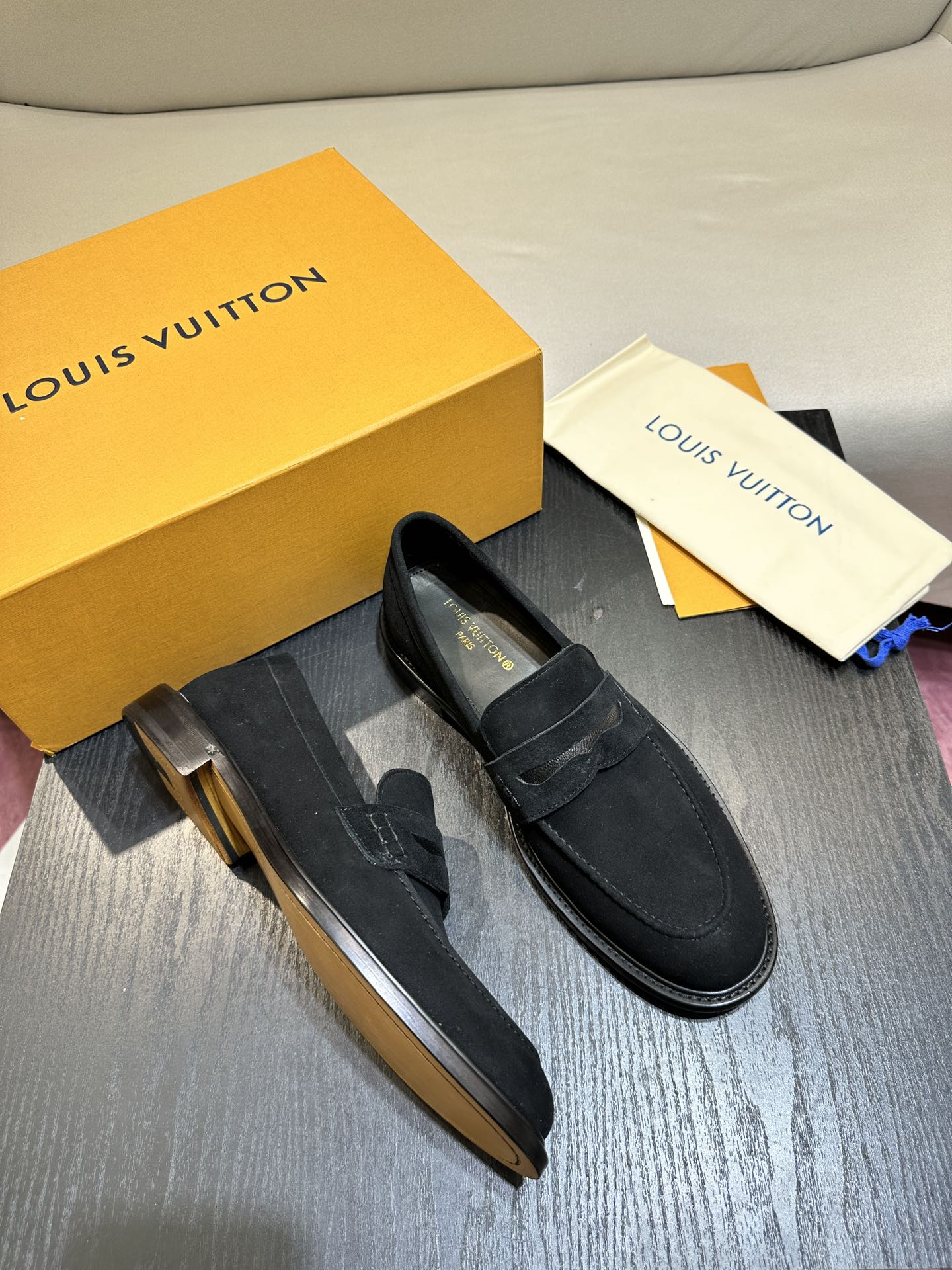 LV LOAFER