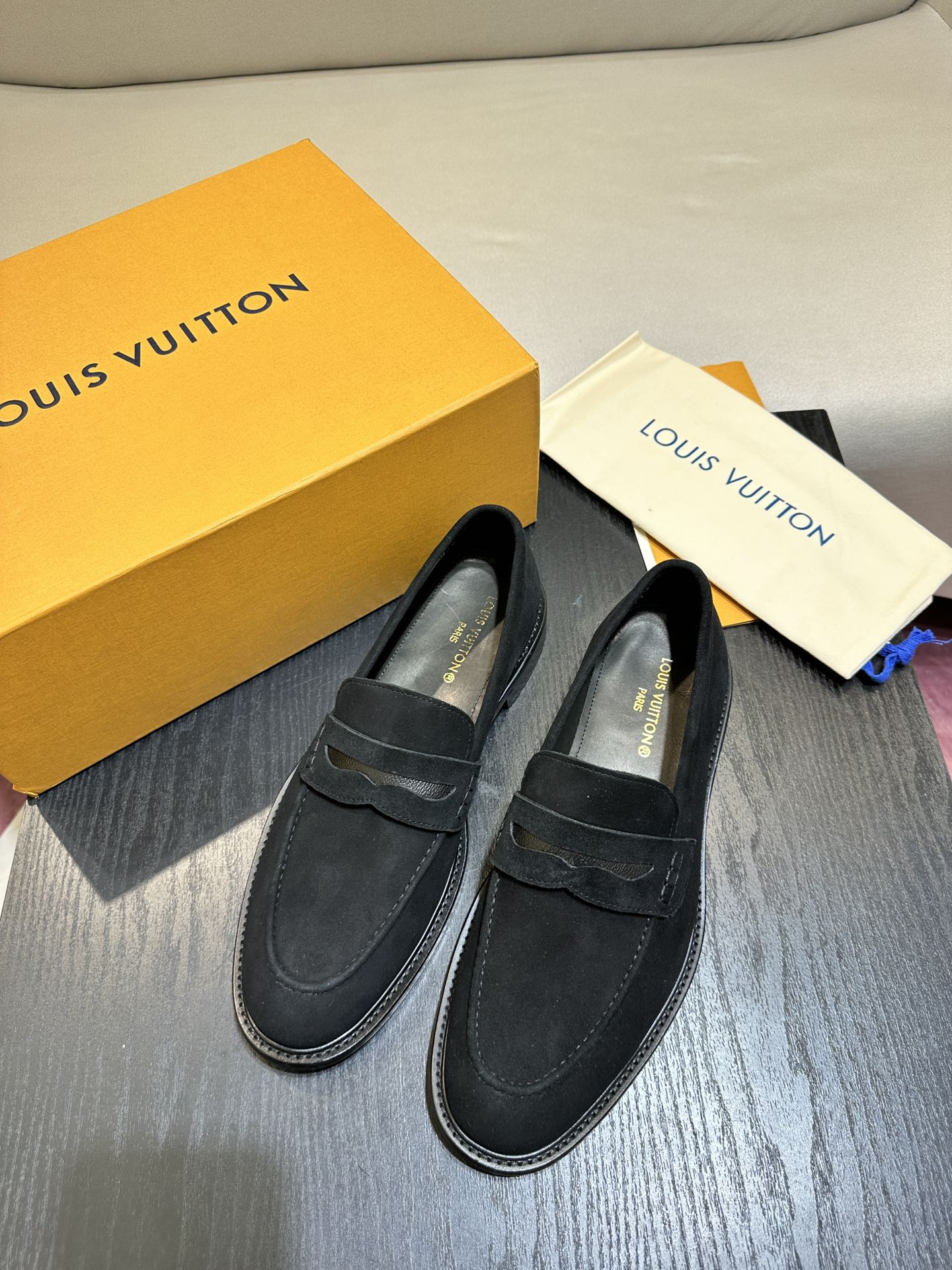 LV LOAFER