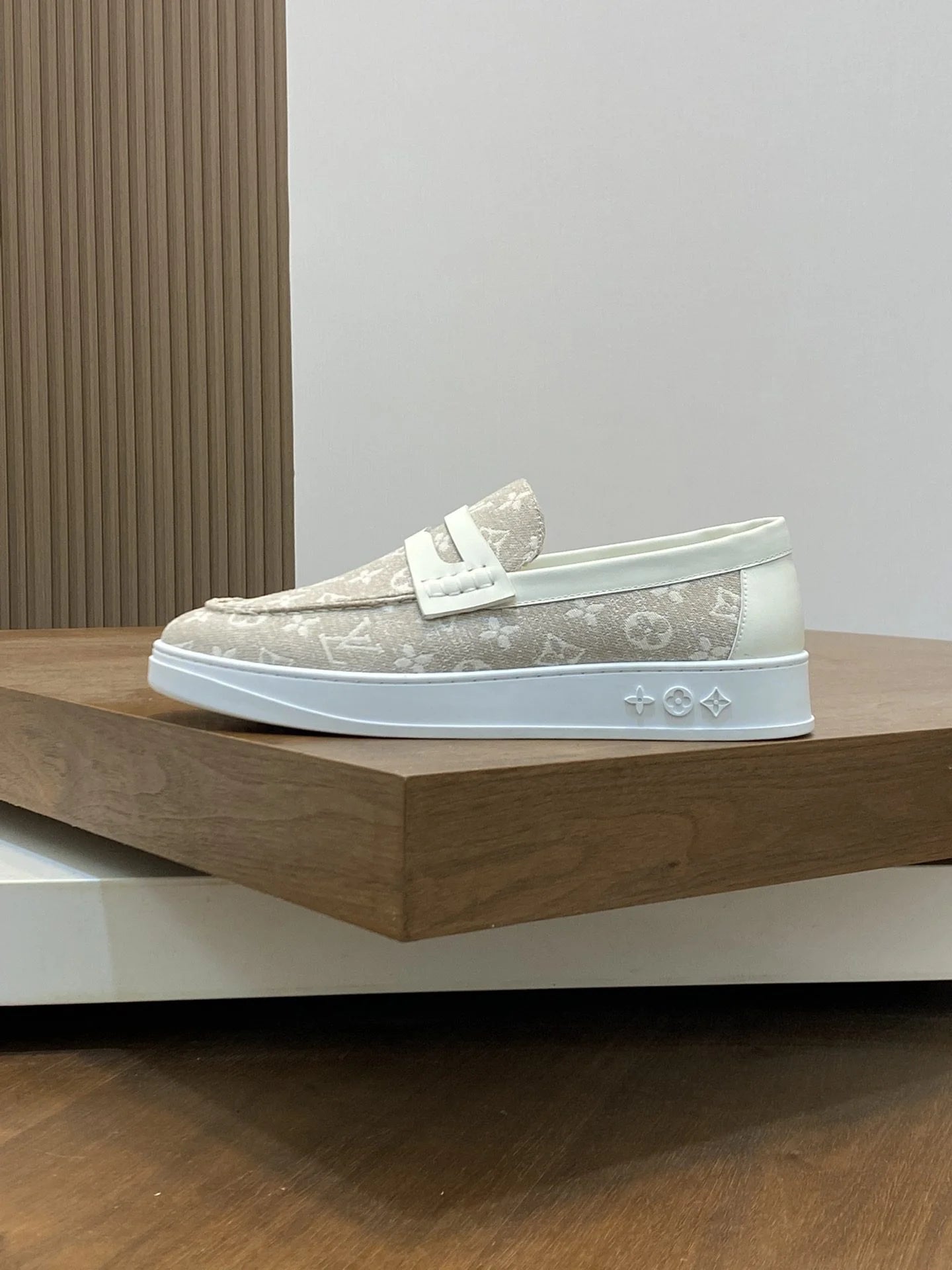 LV LOAFER