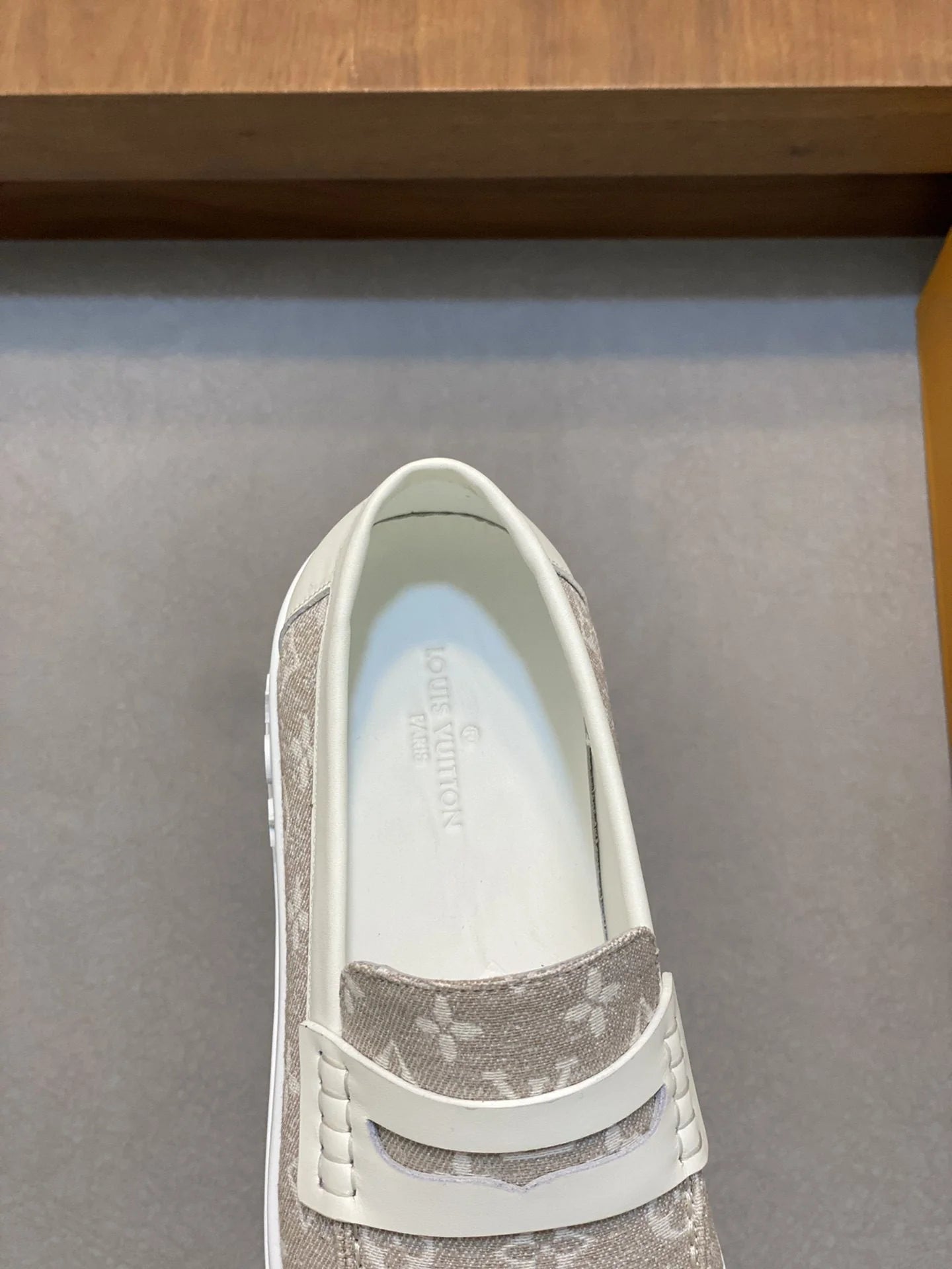 LV LOAFER