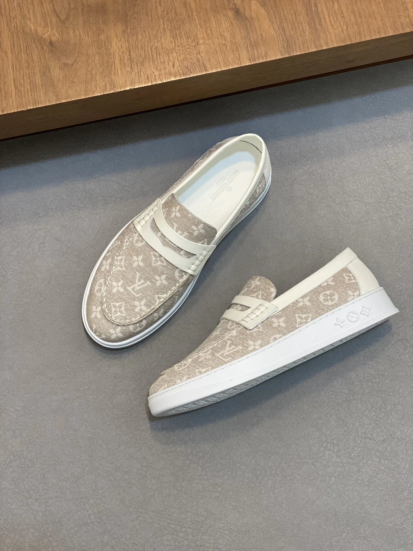 LV LOAFER