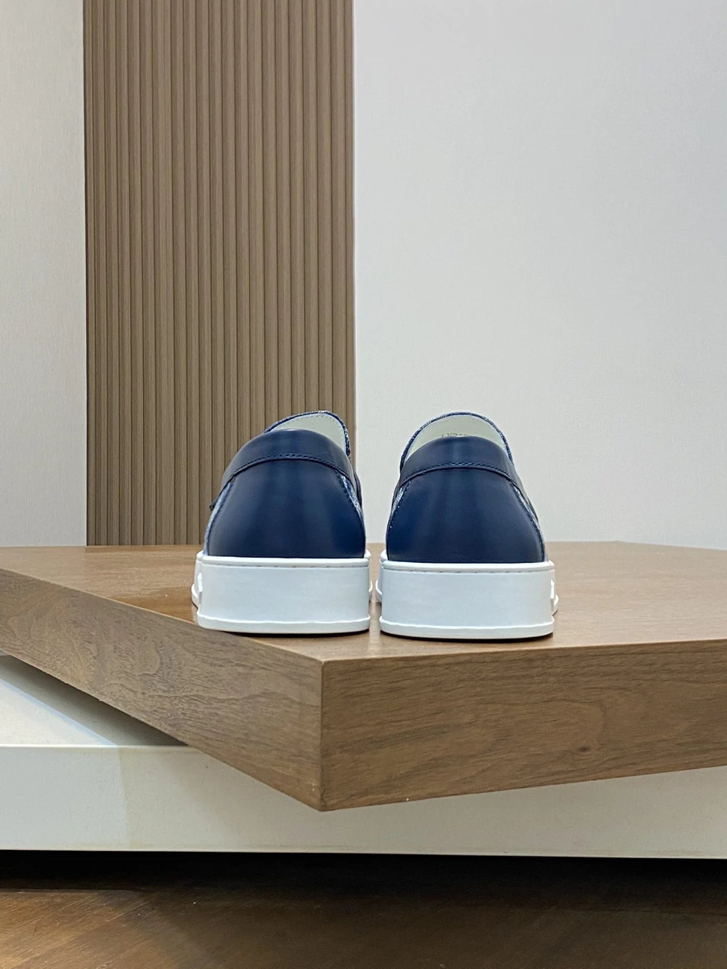 LV LOAFER