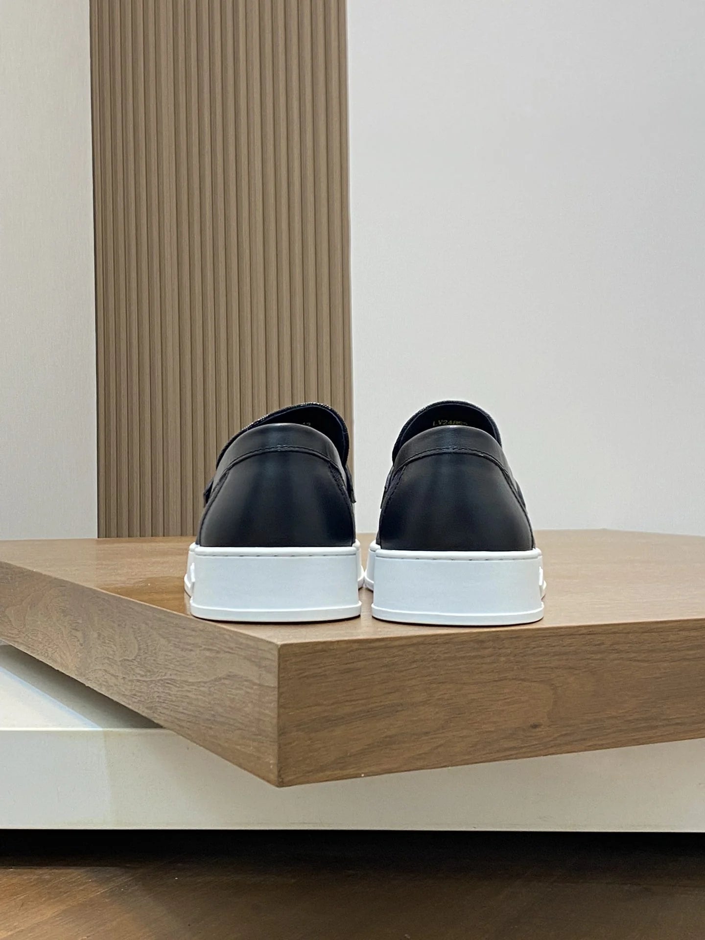 LV LOAFER
