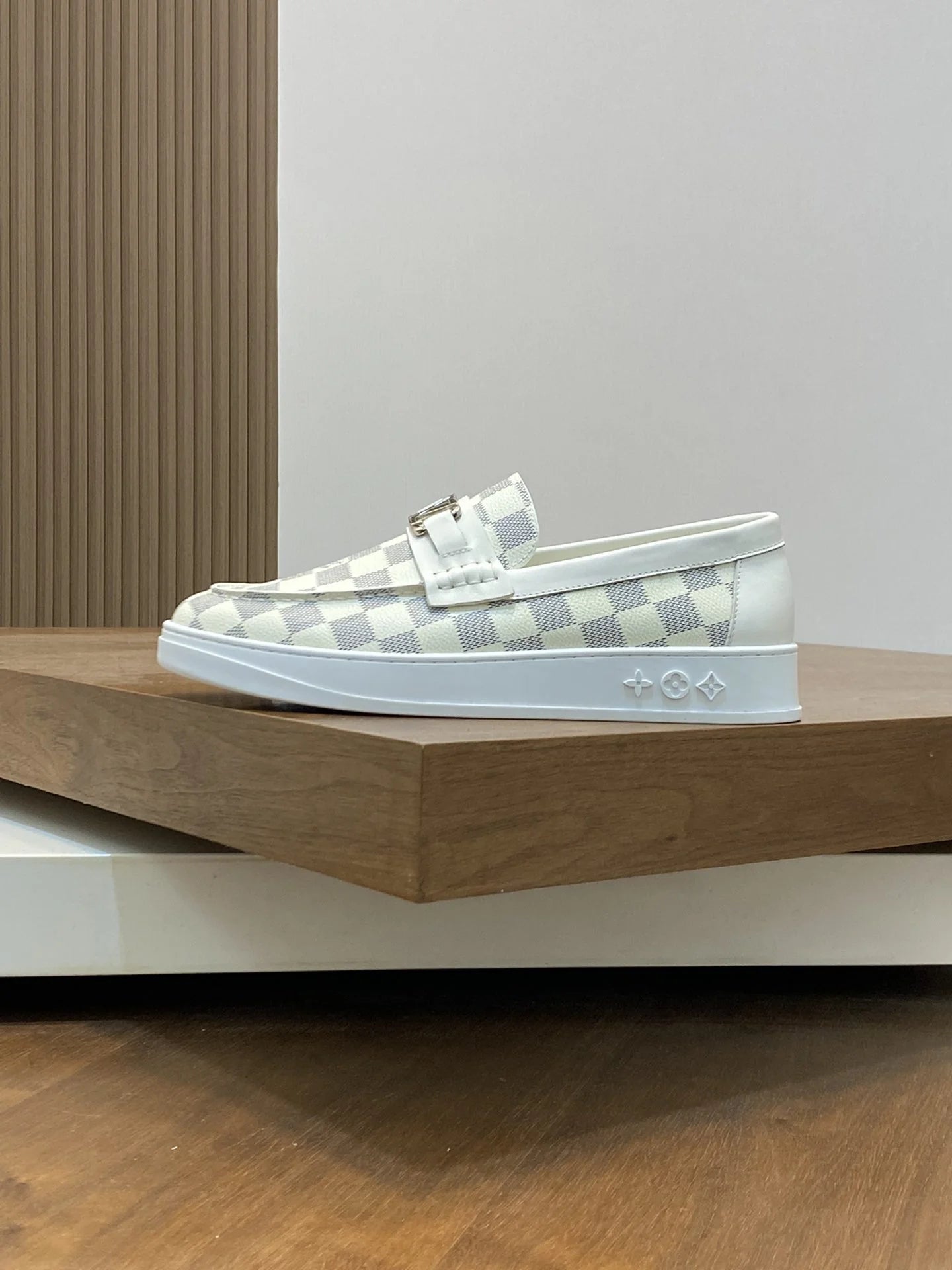 LV LOAFER