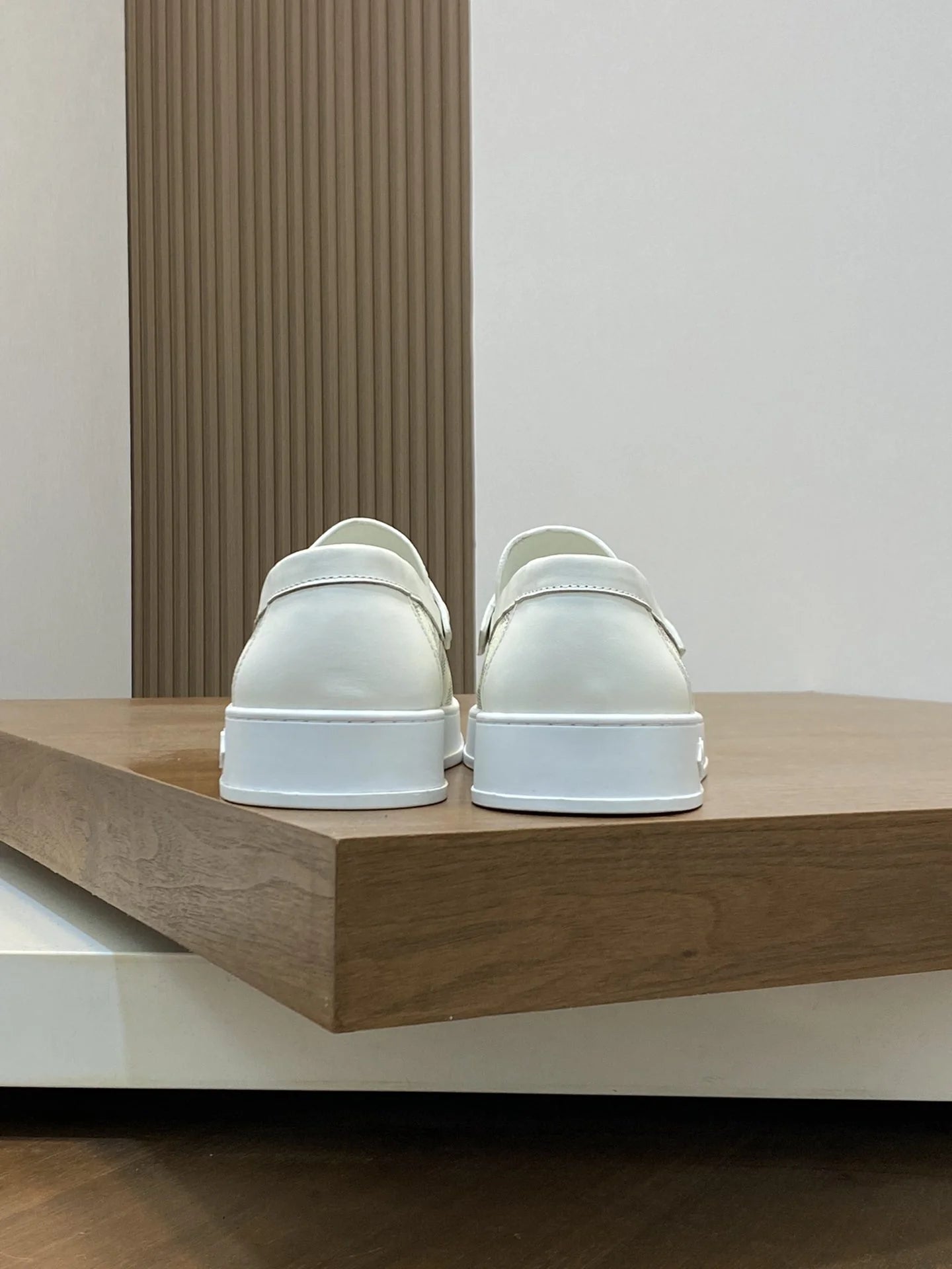 LV LOAFER