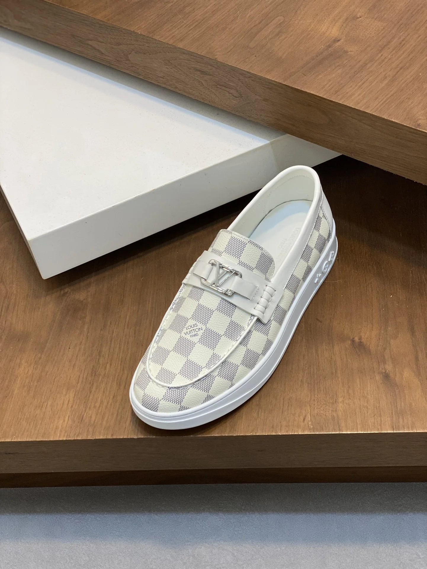 LV LOAFER