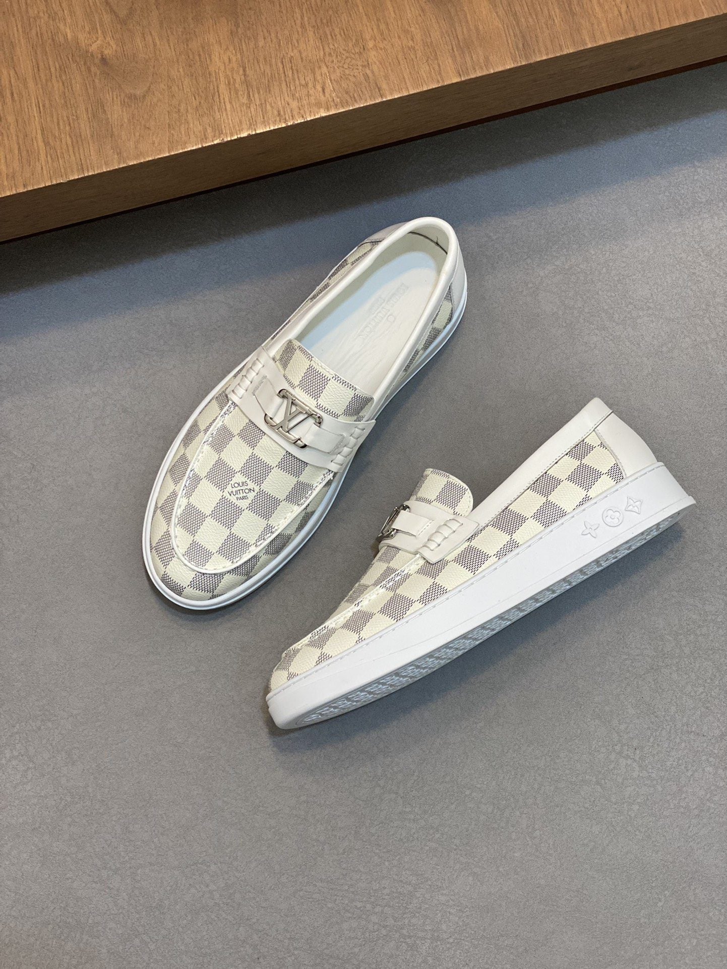 LV LOAFER