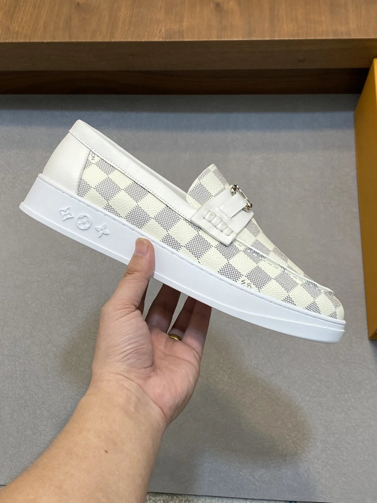LV LOAFER