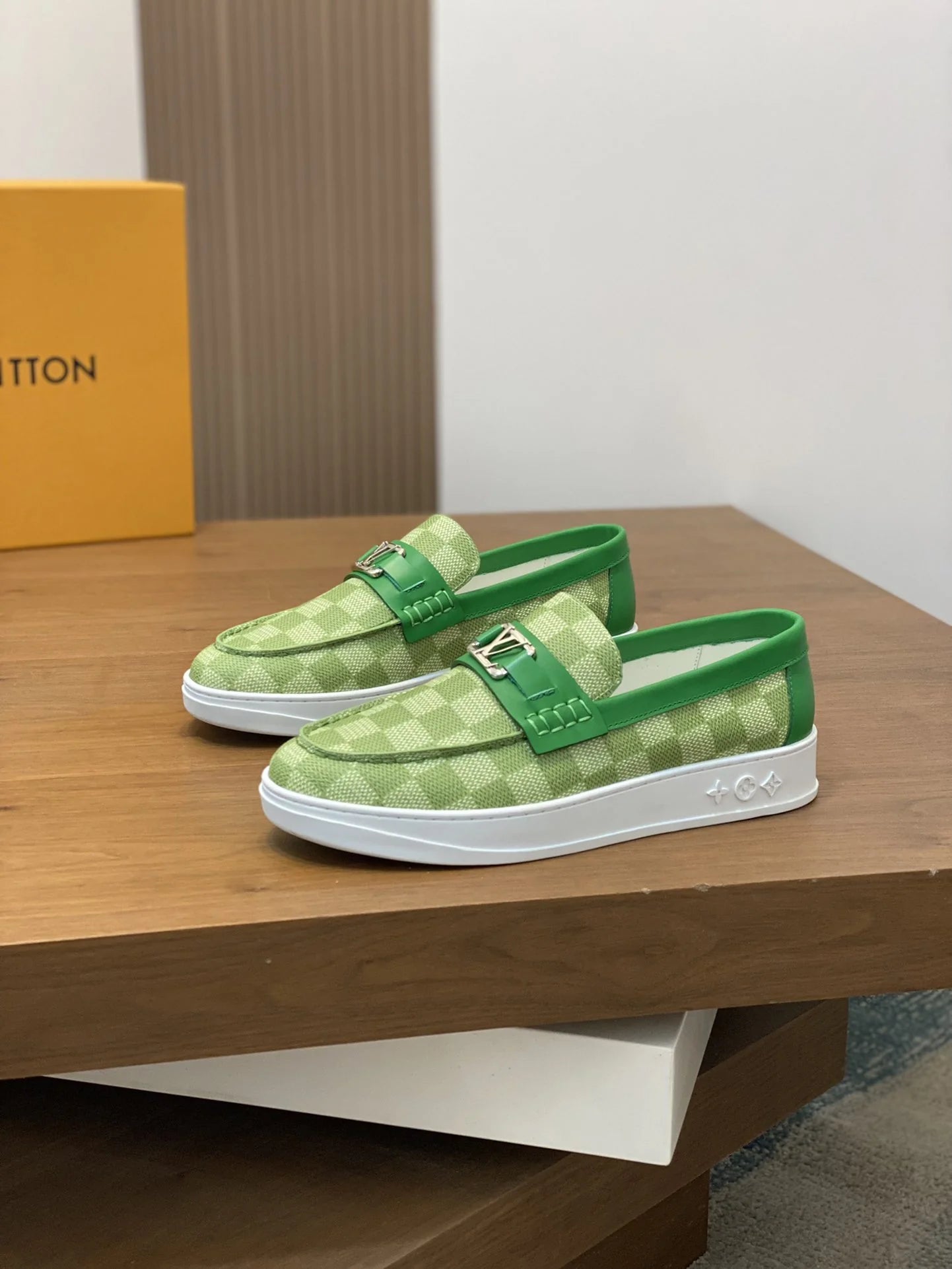 LV LOAFER