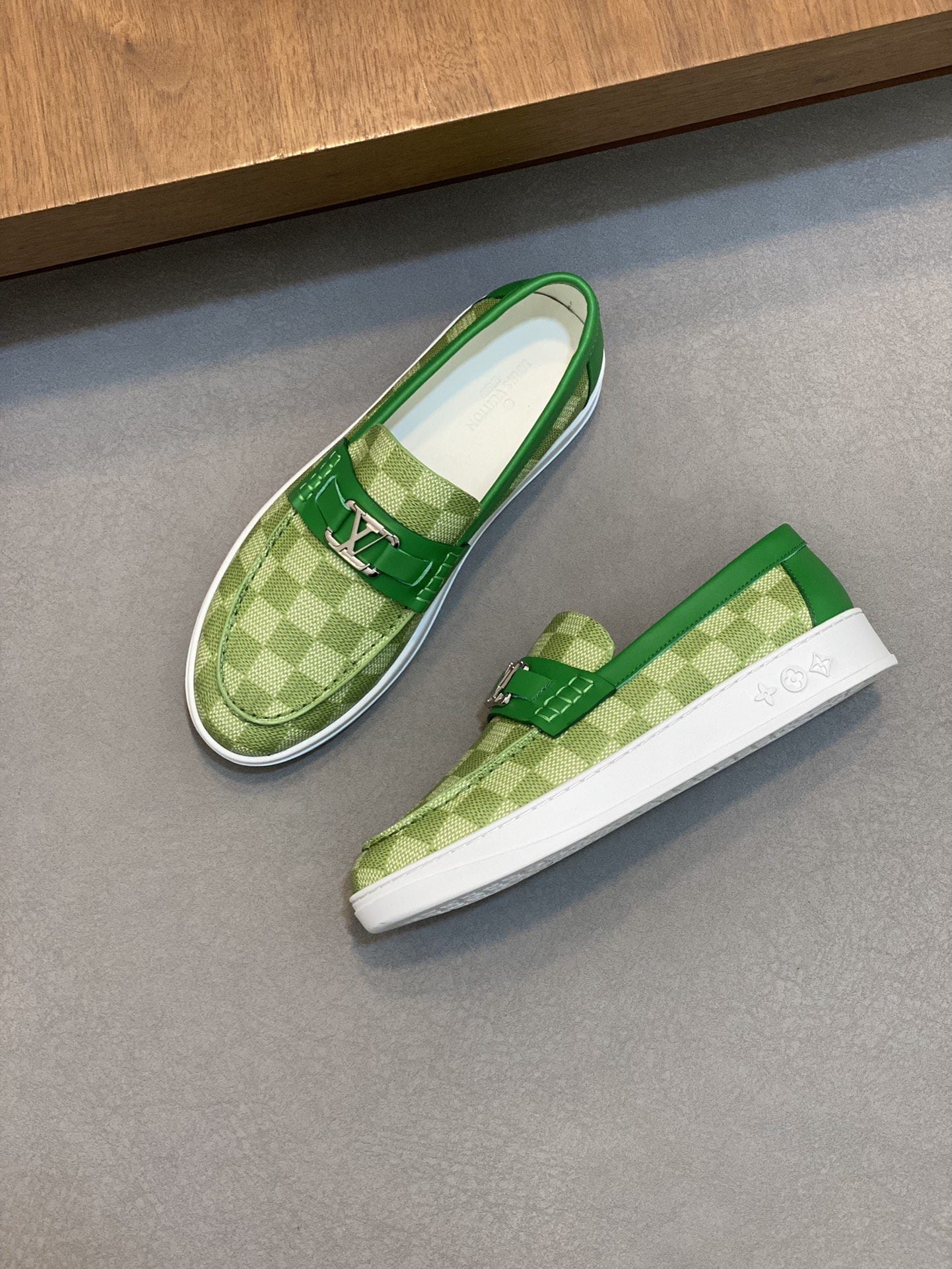 LV LOAFER