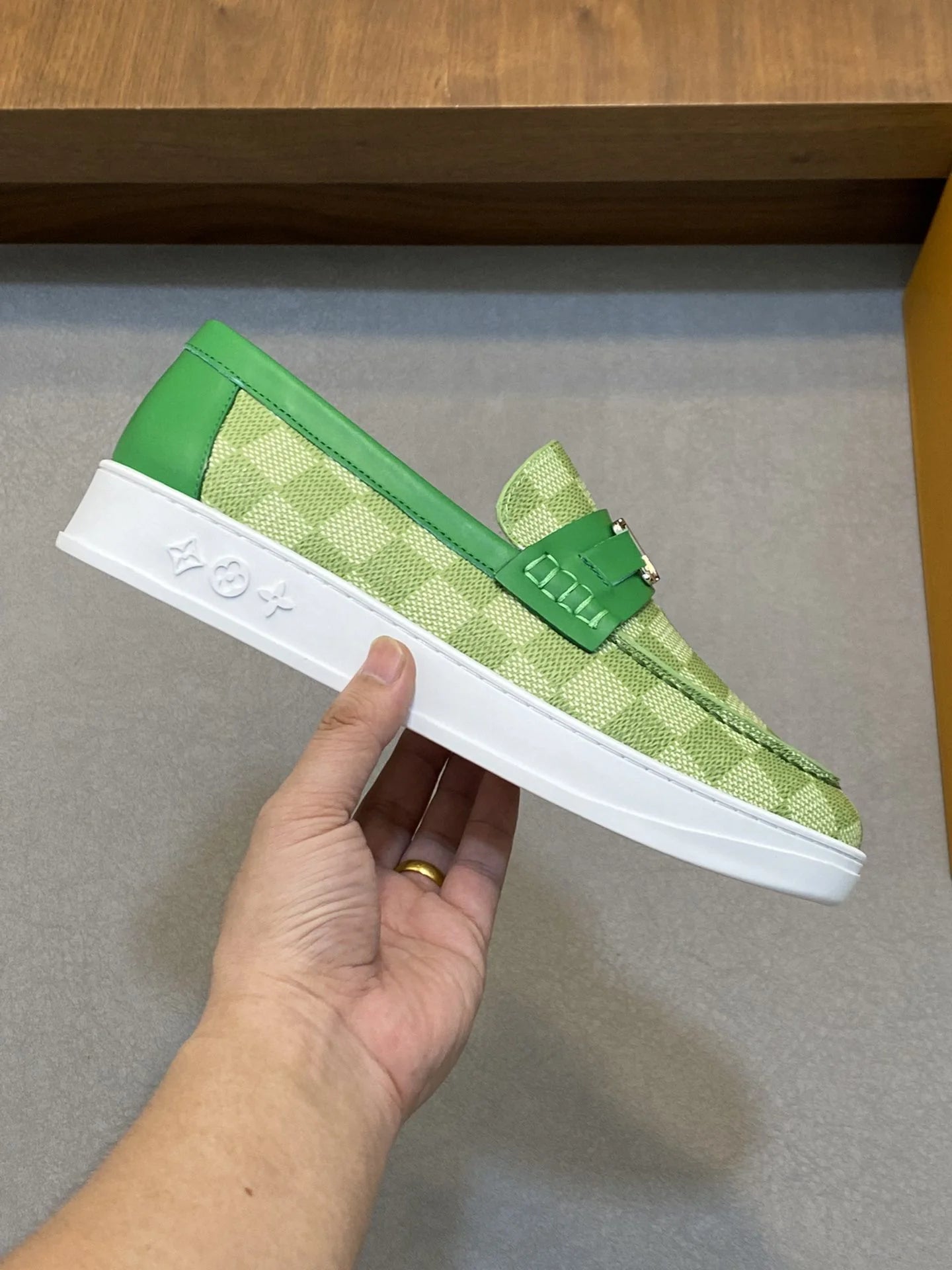 LV LOAFER