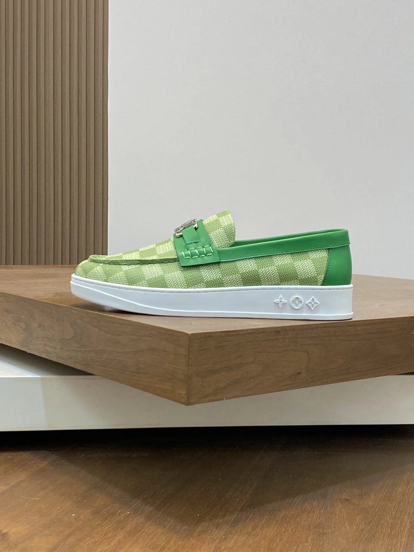 LV LOAFER