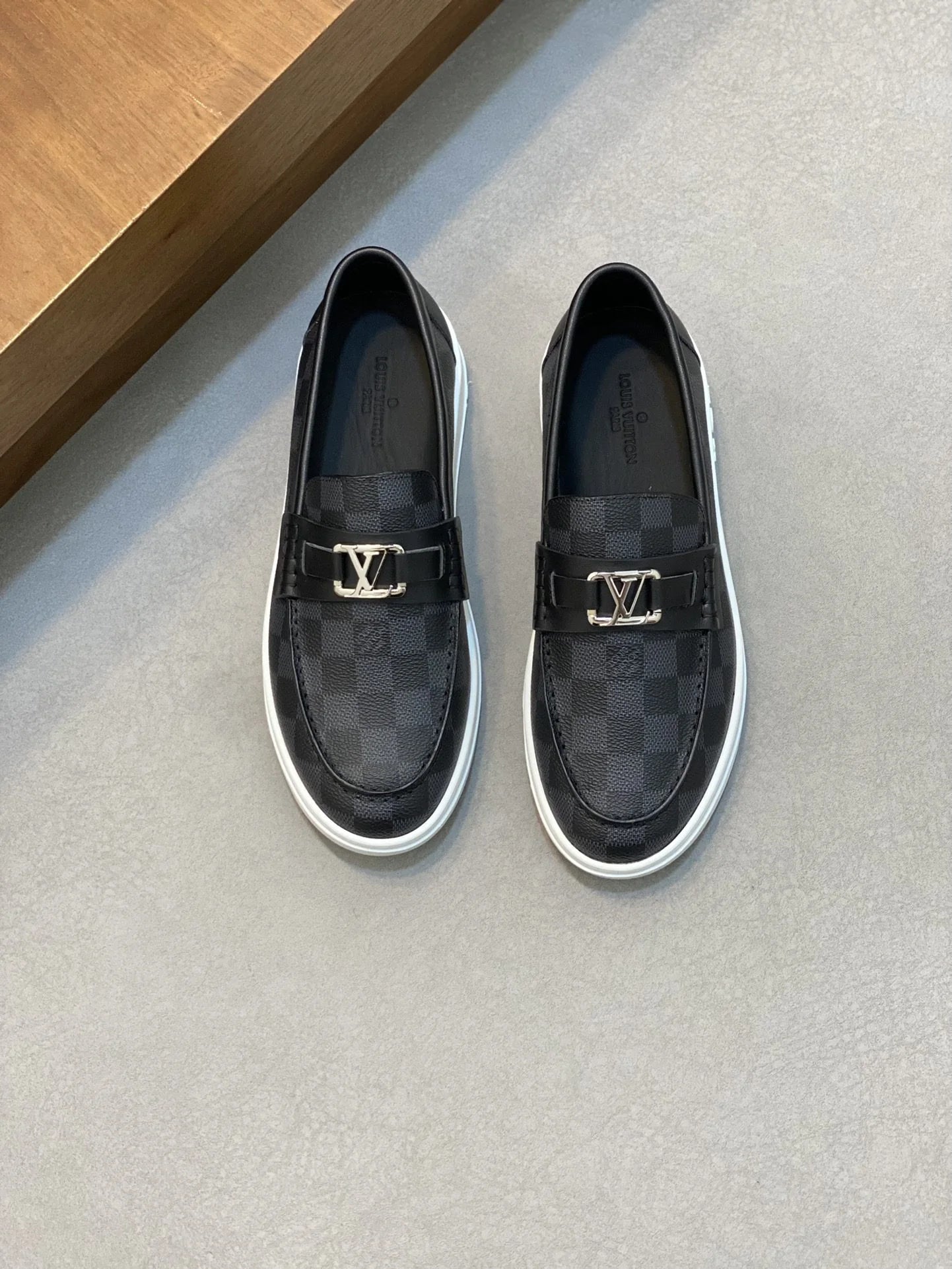 LV LOAFER