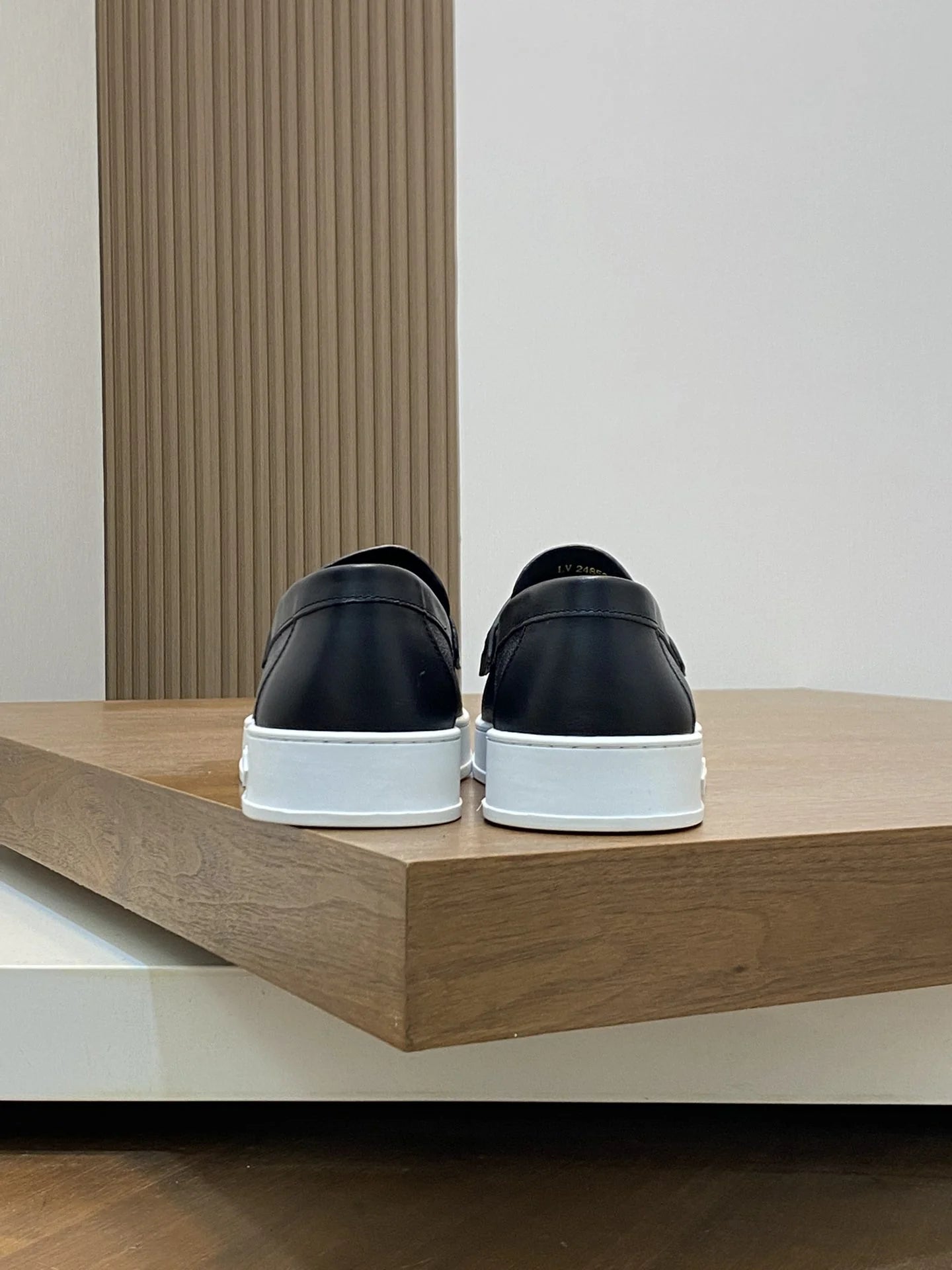 LV LOAFER