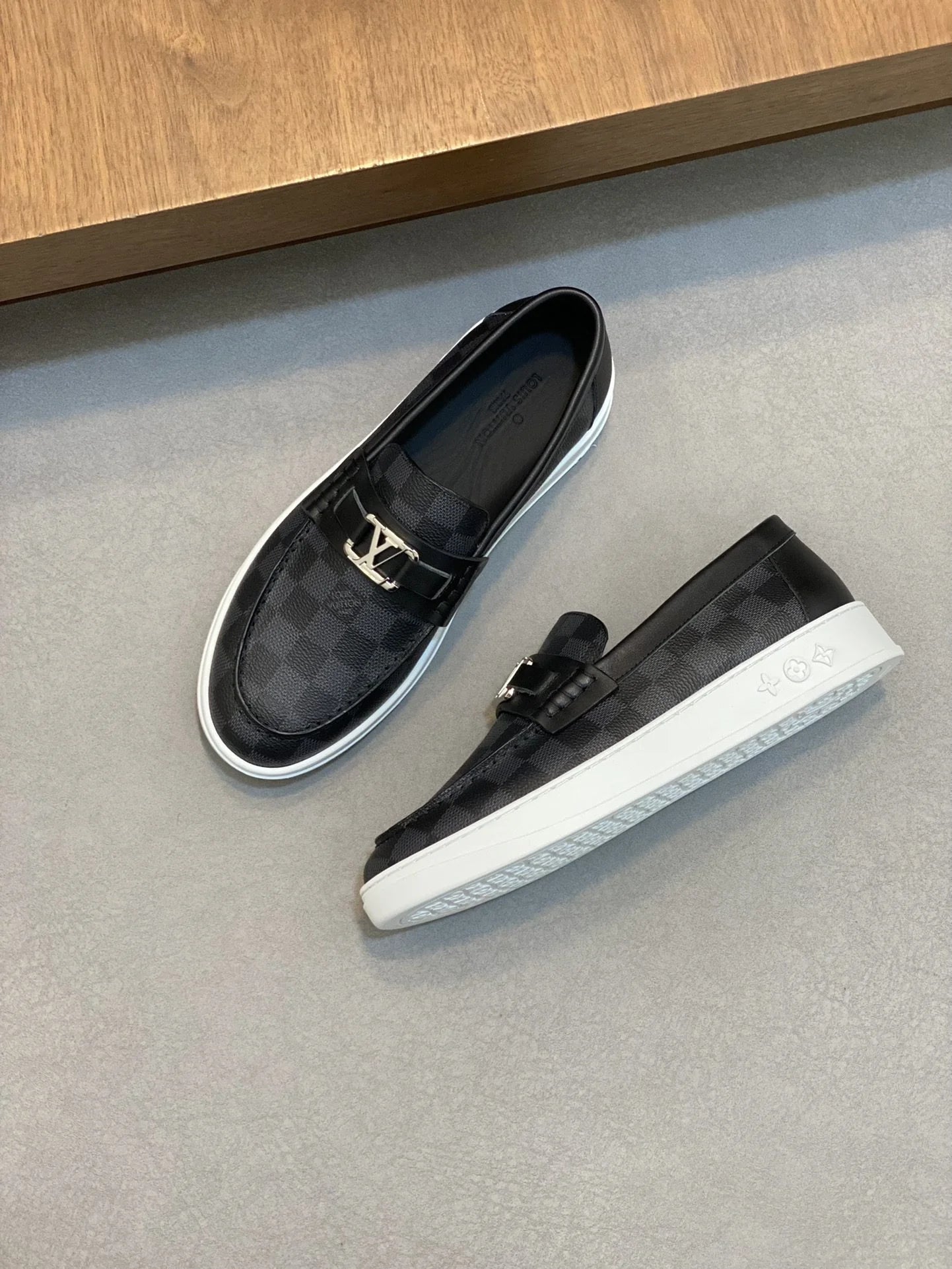LV LOAFER