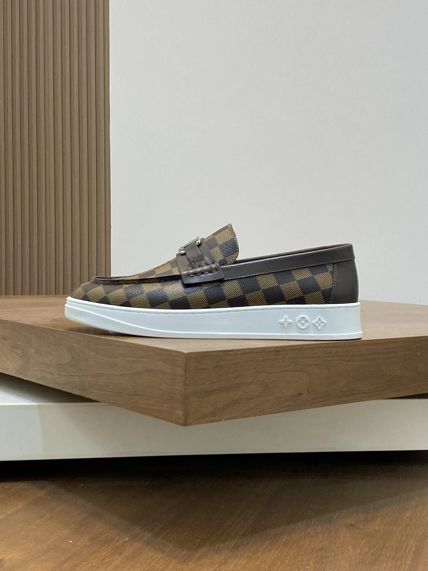 LV LOAFER
