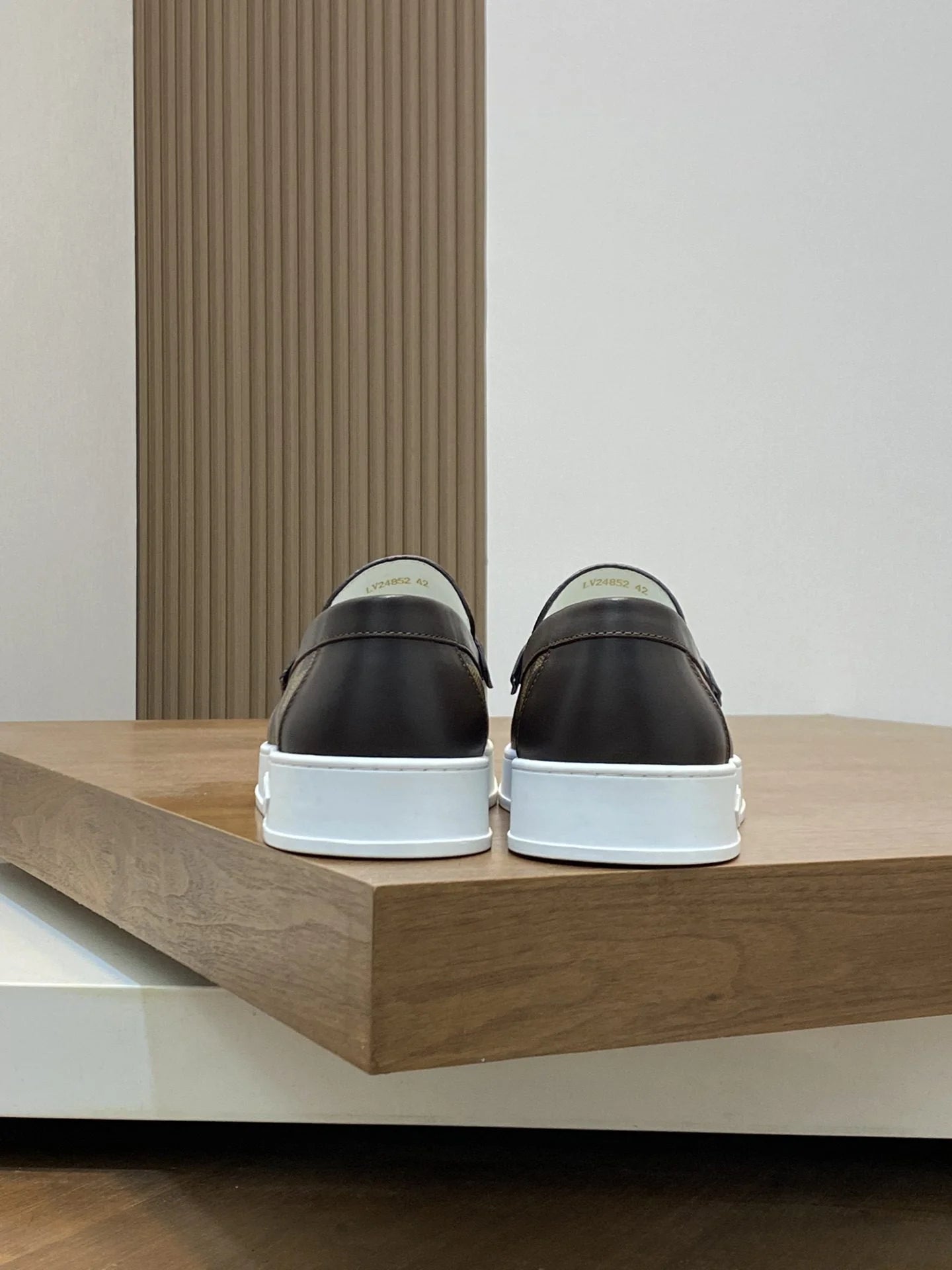 LV LOAFER