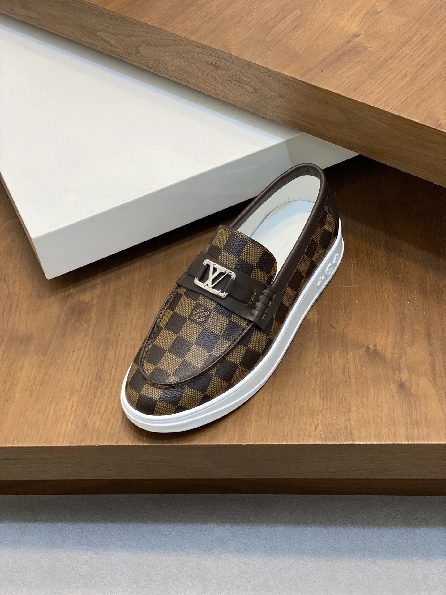 LV LOAFER