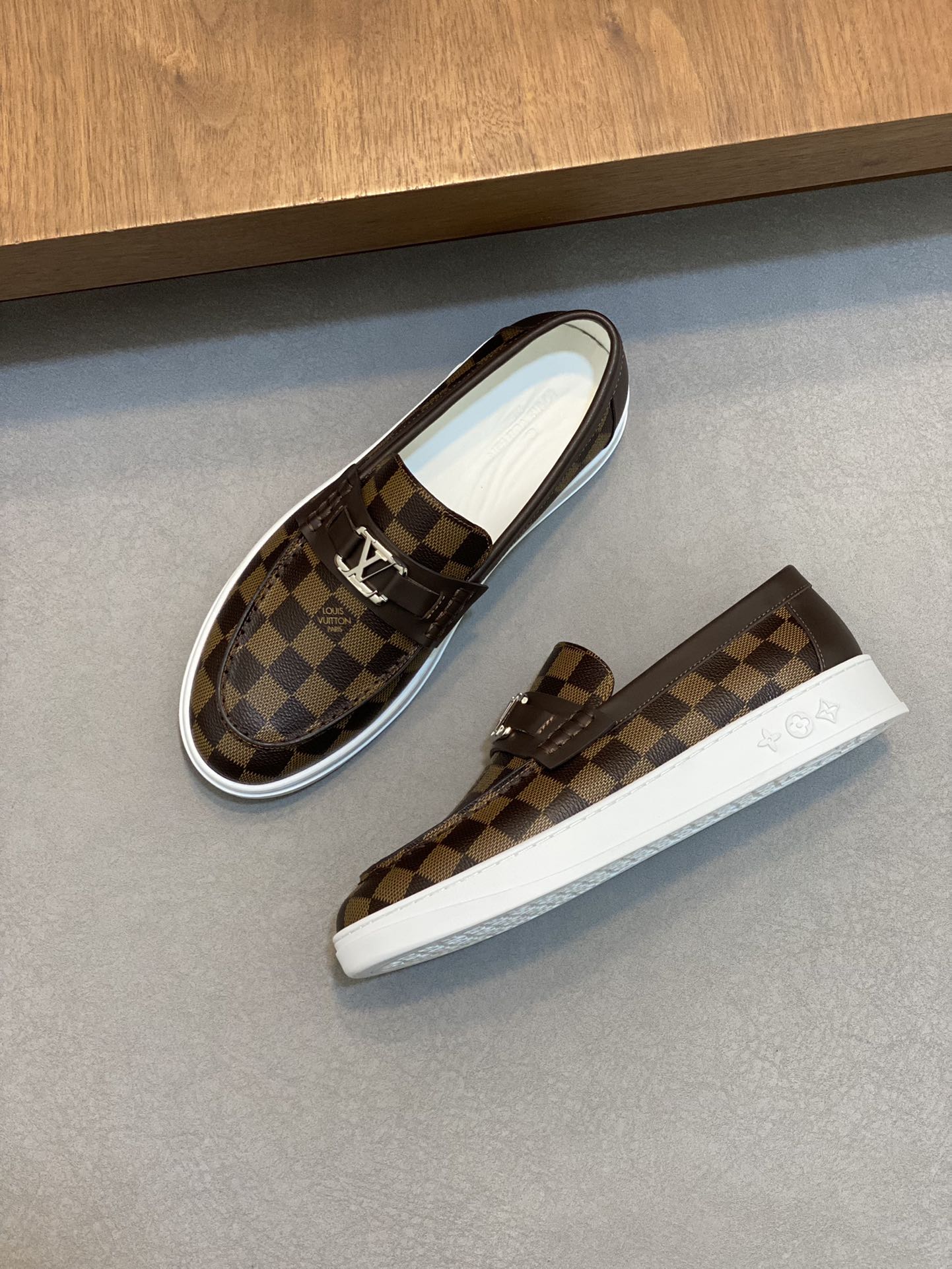 LV LOAFER