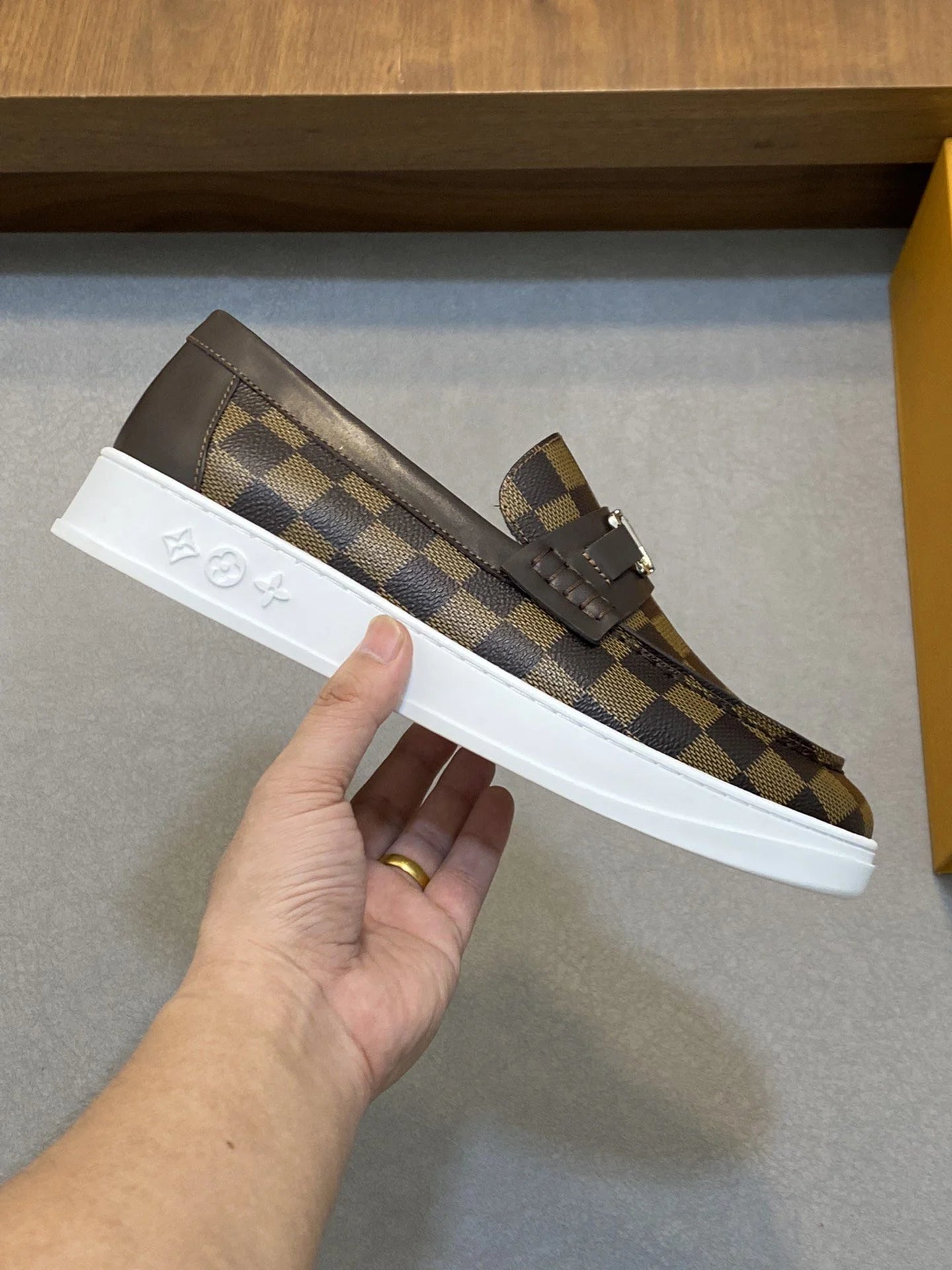 LV LOAFER