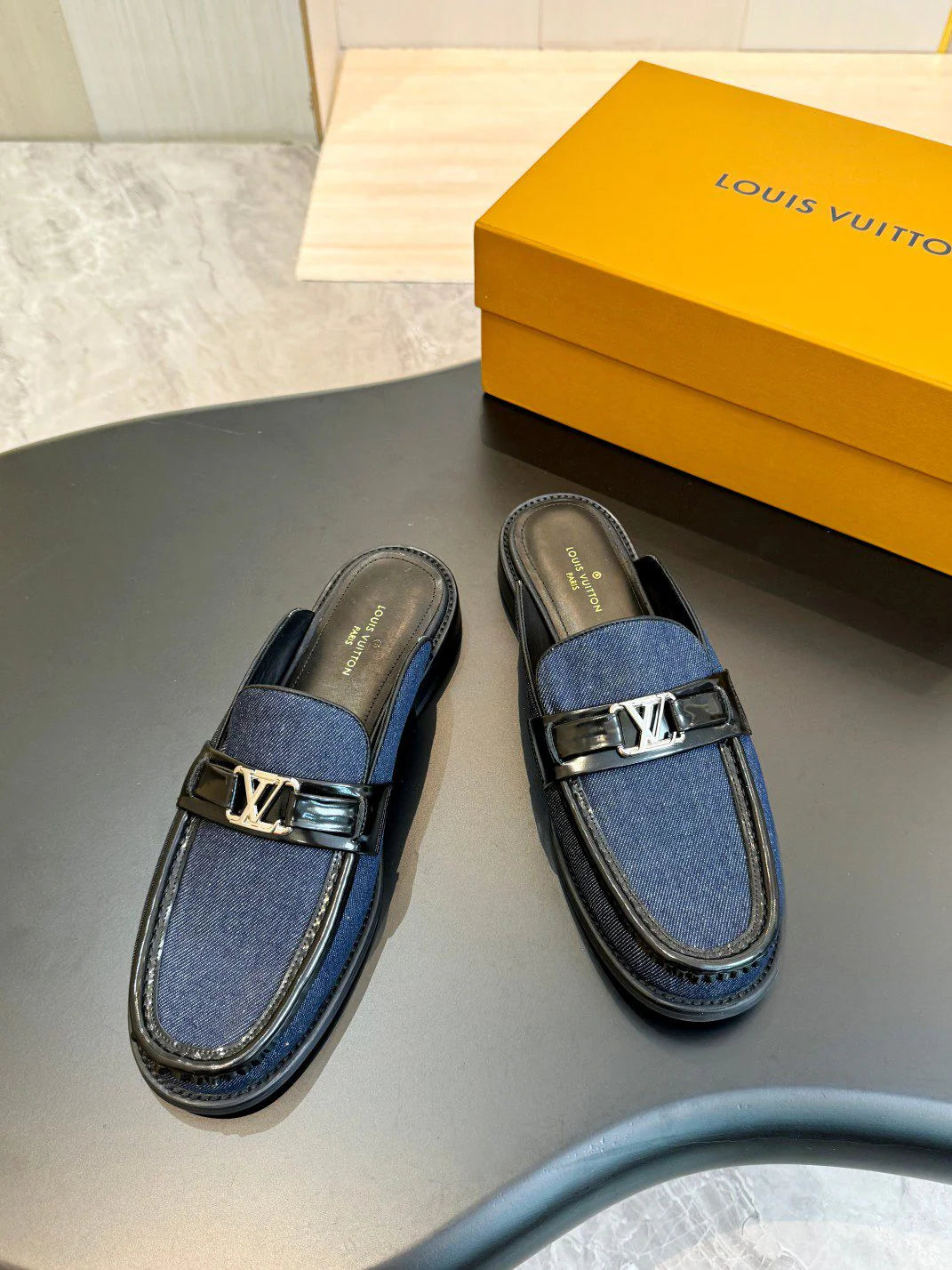 LV LOAFER