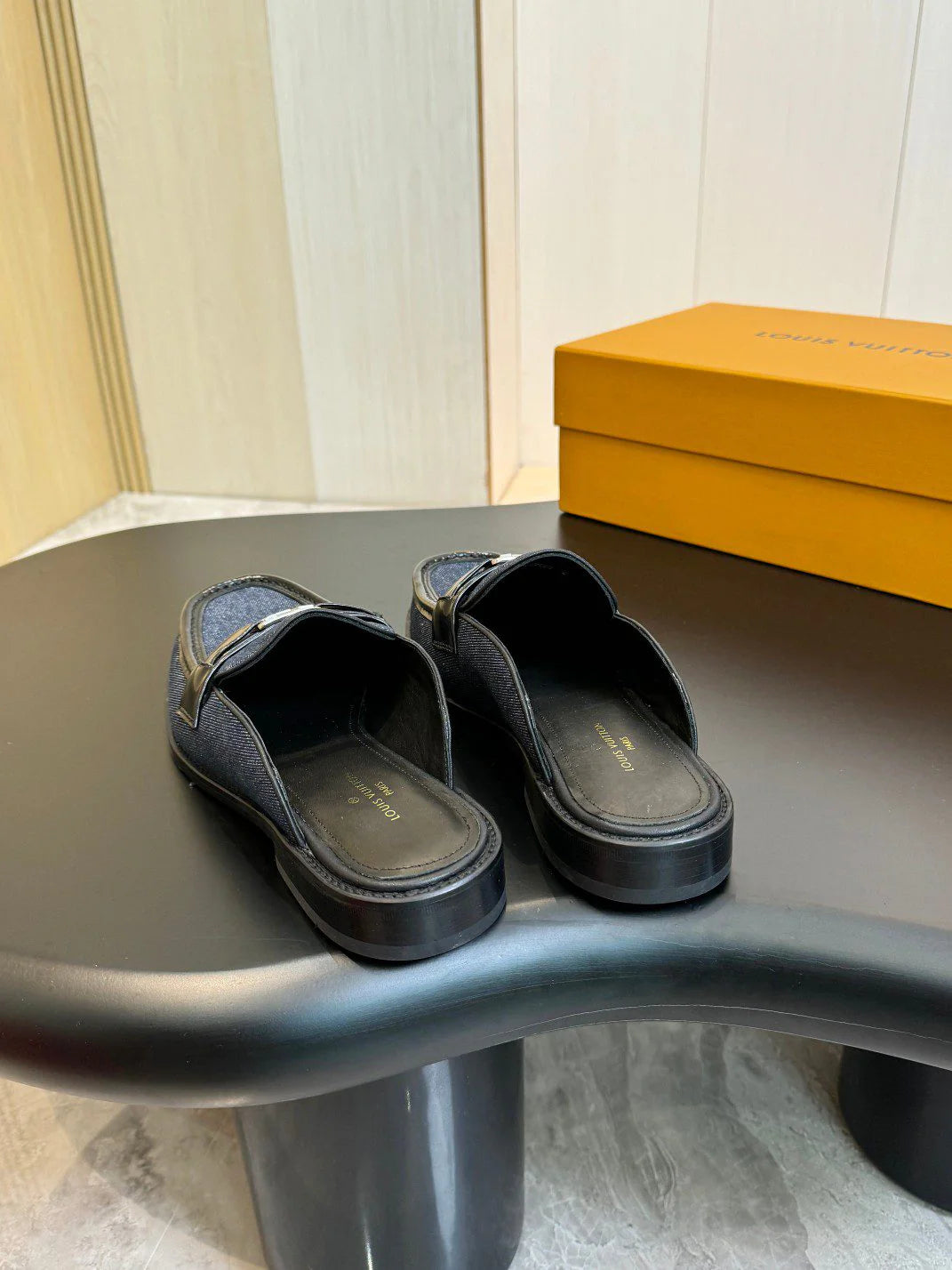 LV LOAFER