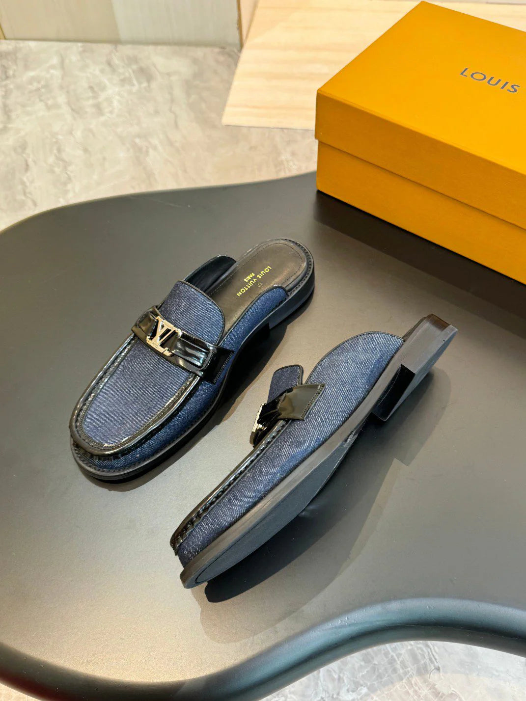 LV LOAFER
