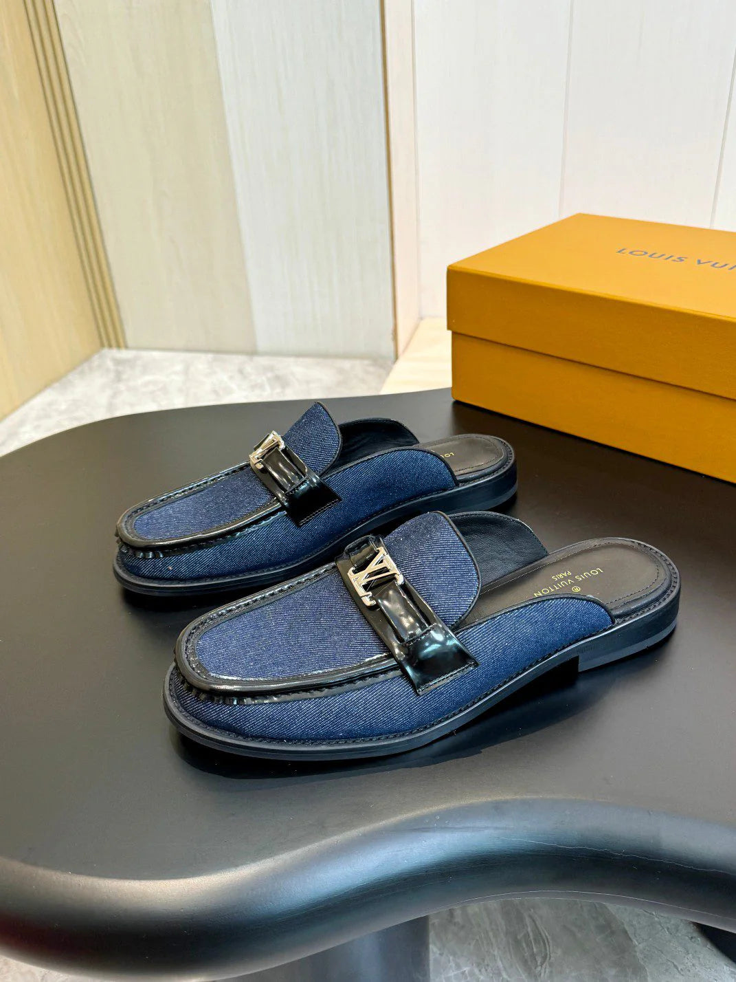 LV LOAFER