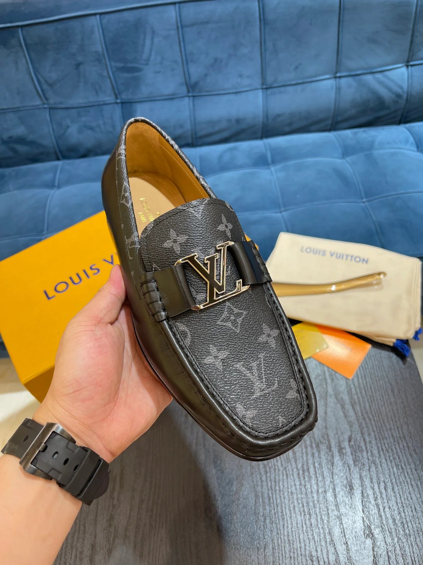 LV LOAFER