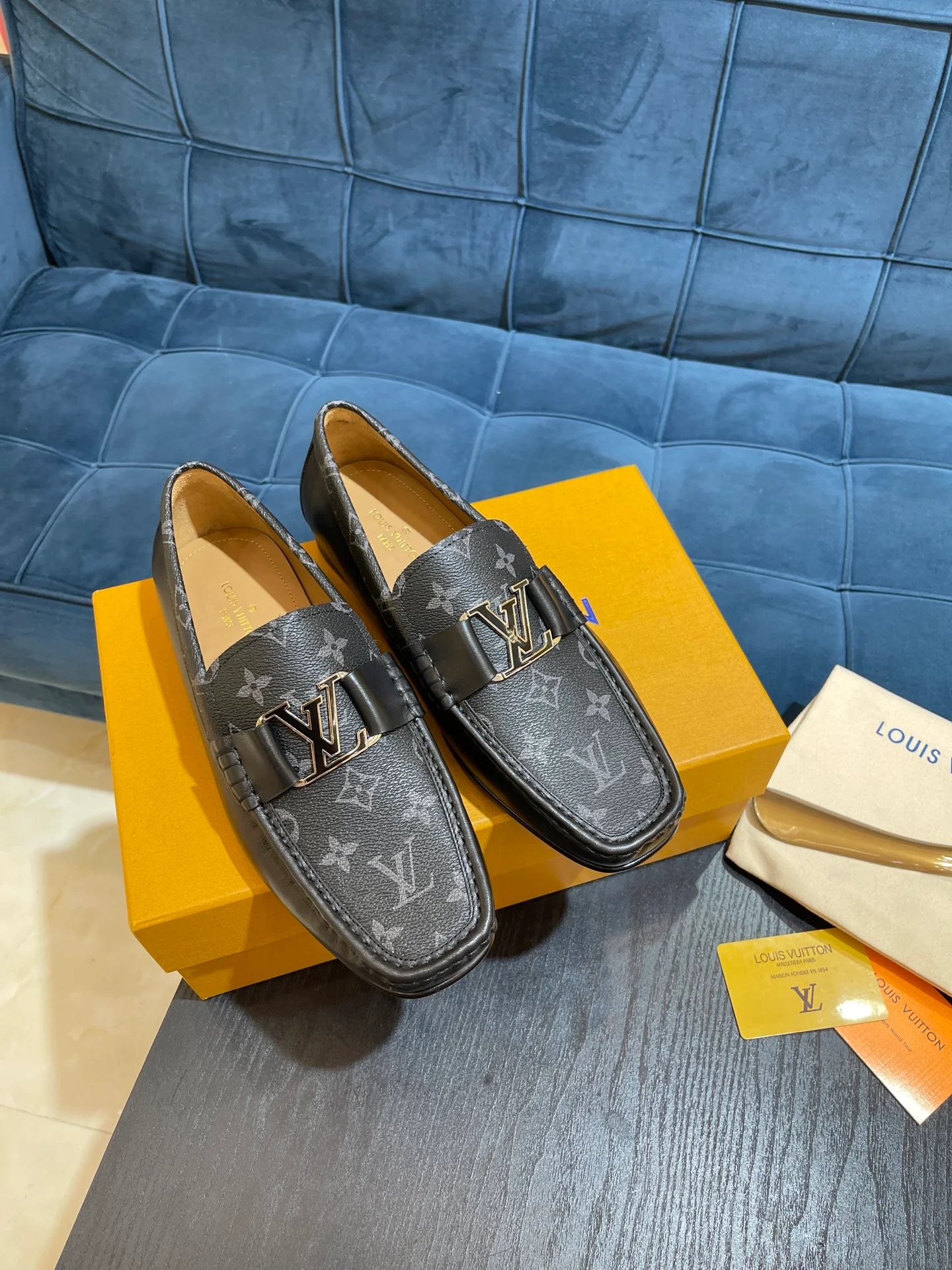 LV LOAFER