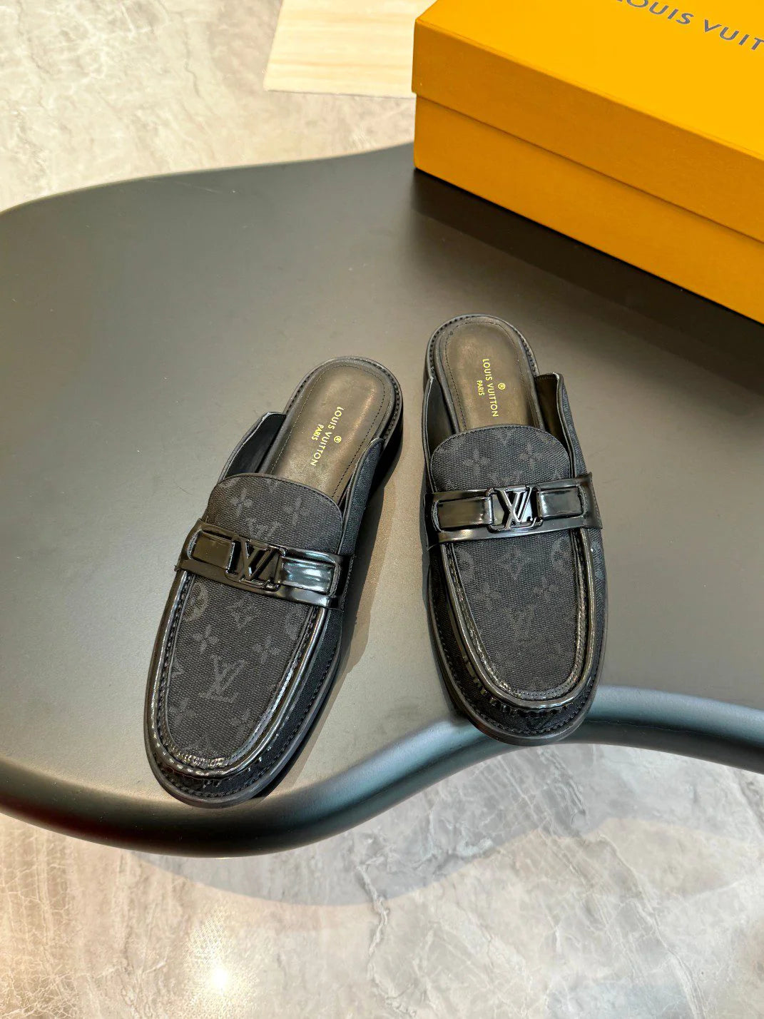 LV LOAFER